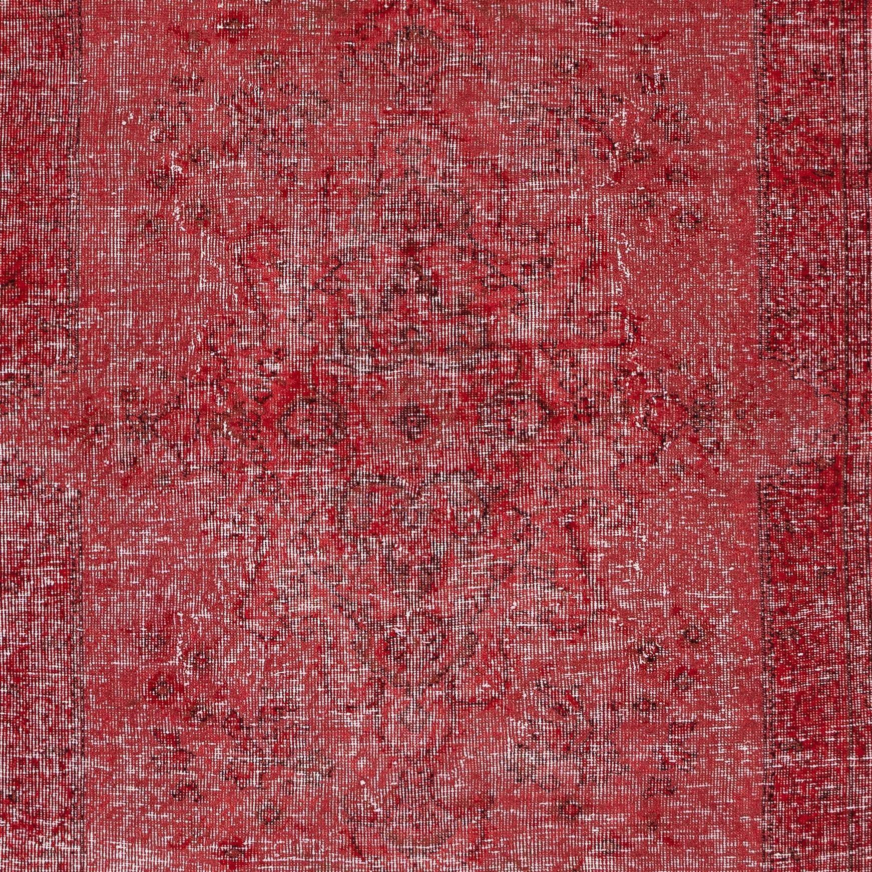 6x9 Ft Vintage Handmade Türkische Wolle Bereich Teppich Redyed in Rot für moderne Interieurs (Handgeknüpft) im Angebot