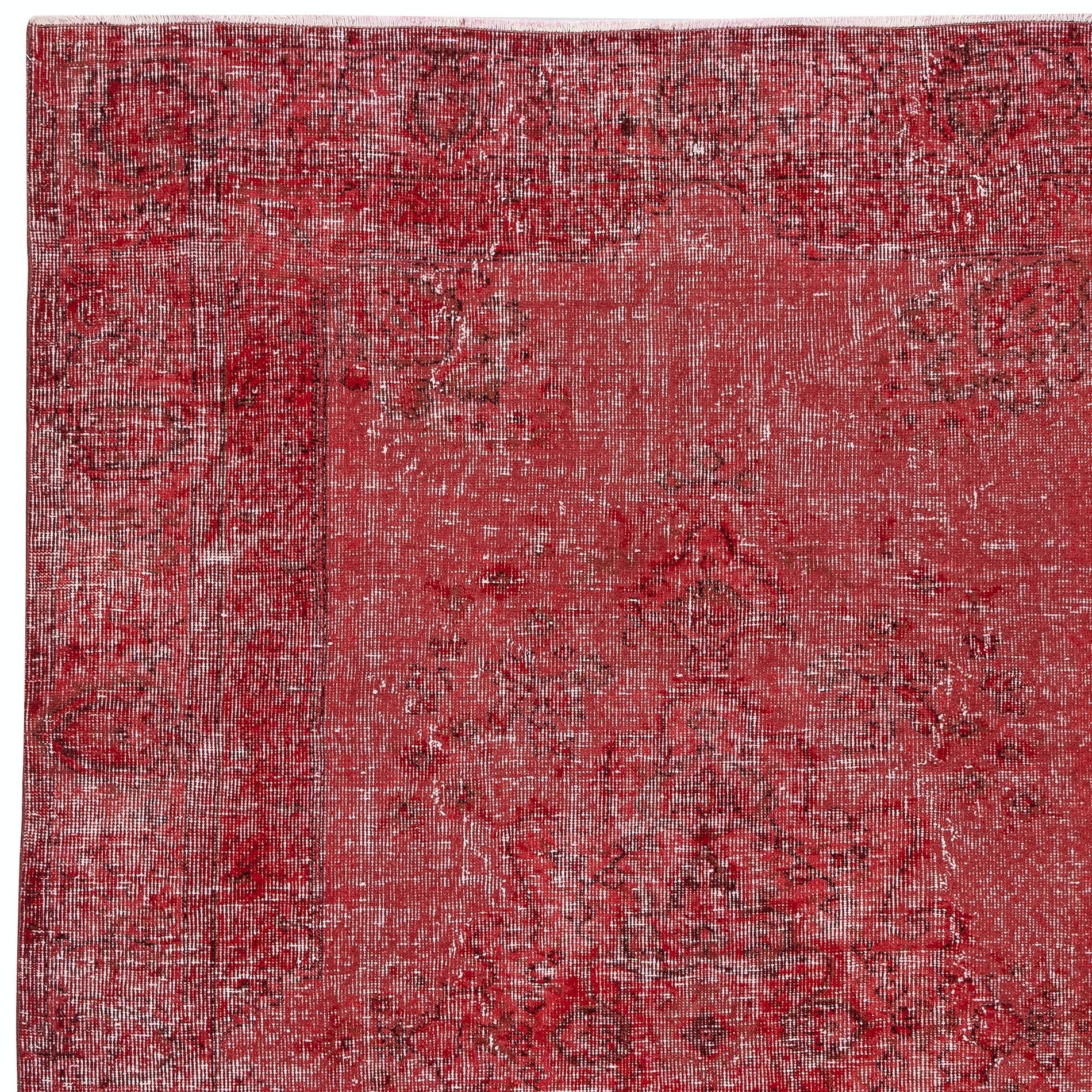 6x9 Ft Vintage Handmade Türkische Wolle Bereich Teppich Redyed in Rot für moderne Interieurs im Zustand „Gut“ im Angebot in Spring Valley, NY