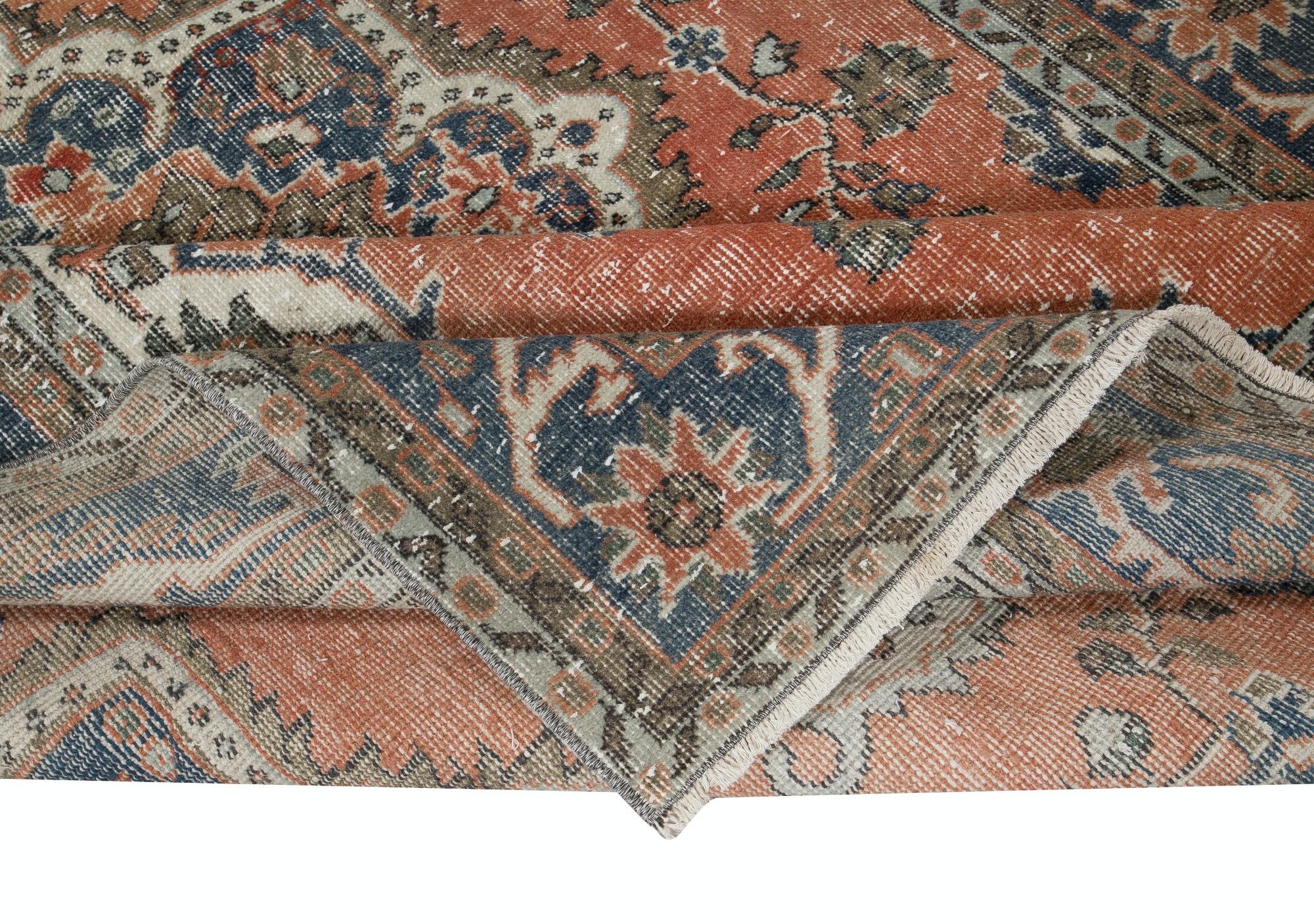 Turc 6x9 Ft Vintage Turkish Wool Tribal Rug, Handmade Village Carpet with Medallion (tapis de village fait à la main avec médaillon) en vente