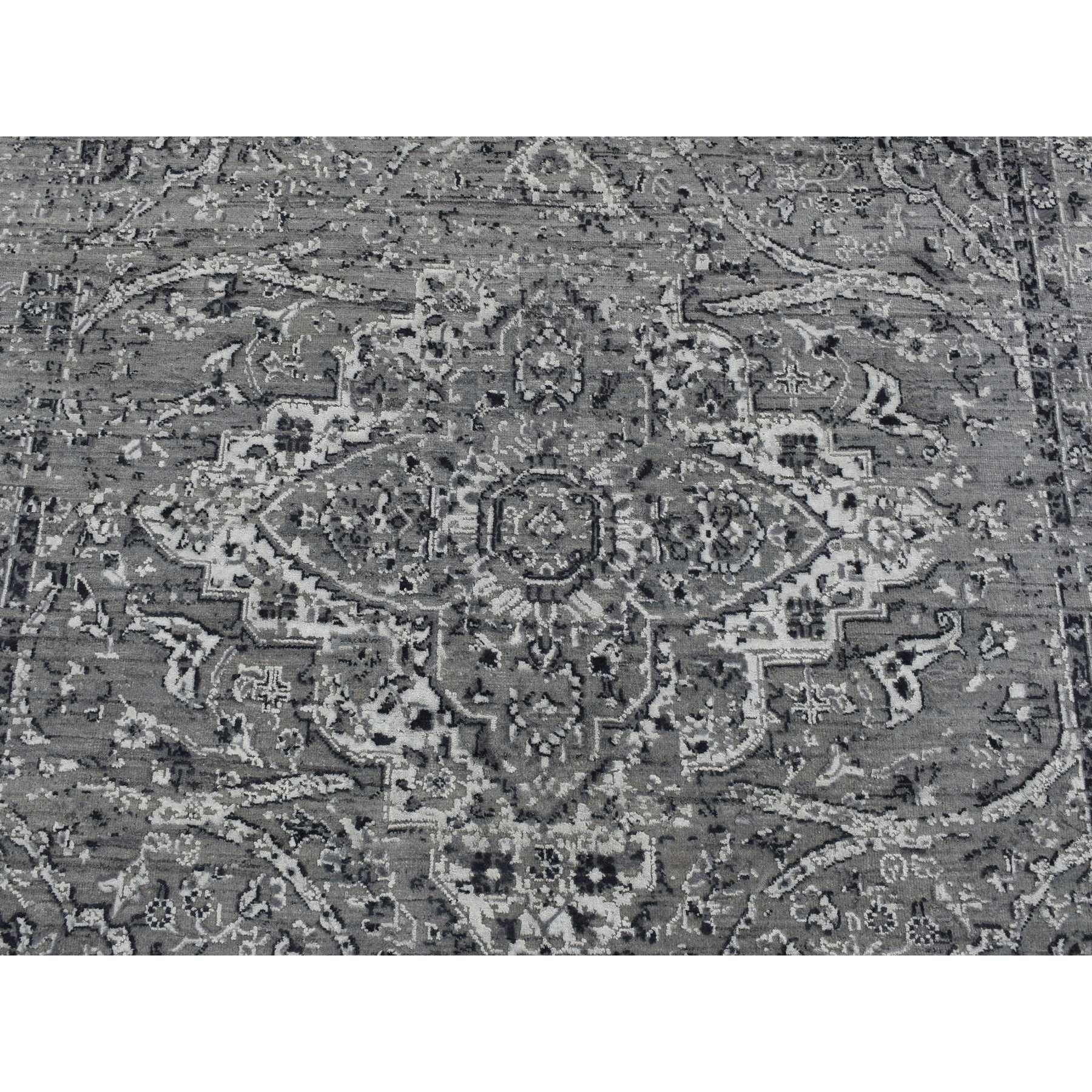 6'x9' Grau, Broken Persisch Erased Design, Seide mit Wolle Handgeknüpfter Teppich im Angebot 2