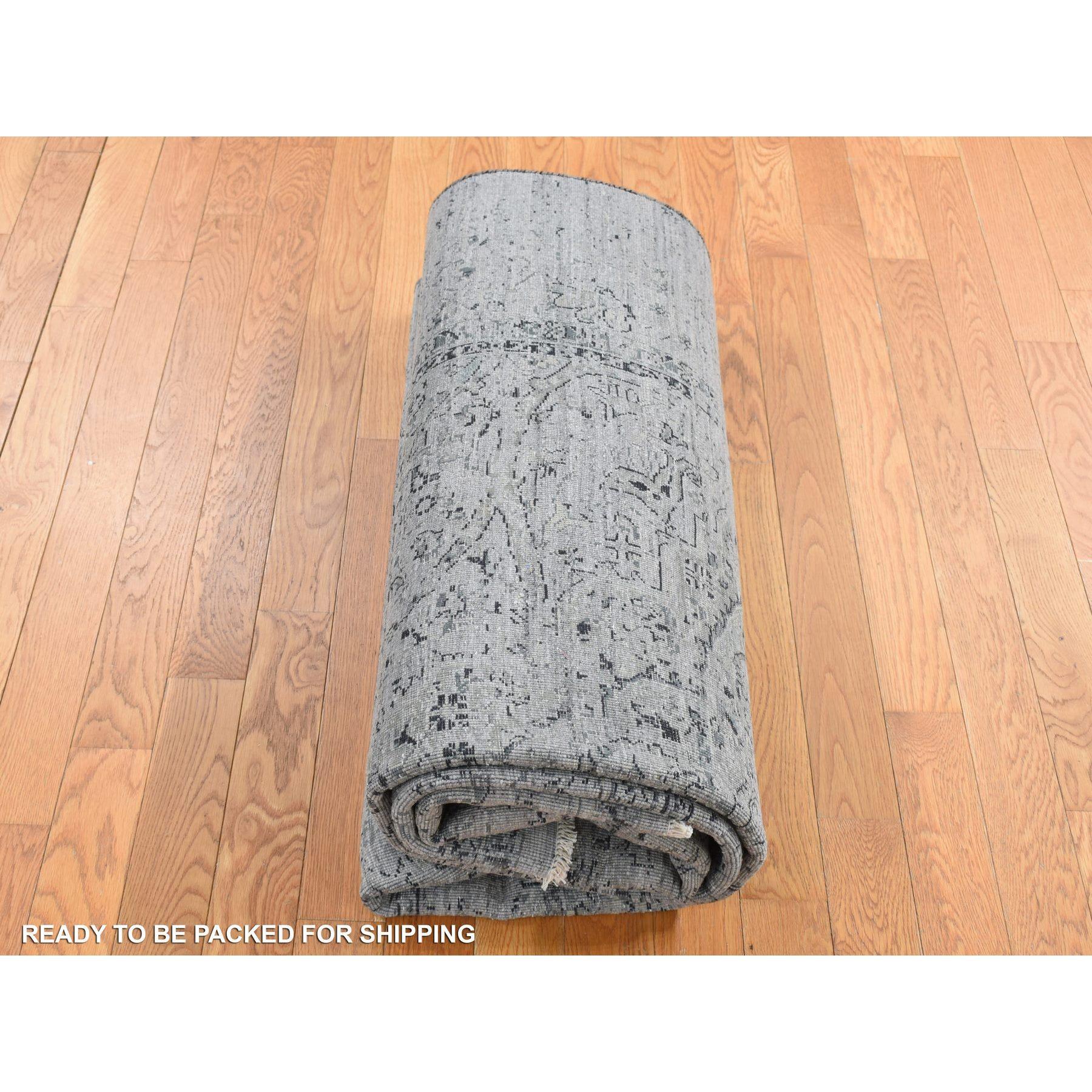 6'x9' Grau, Broken Persisch Erased Design, Seide mit Wolle Handgeknüpfter Teppich im Angebot 3