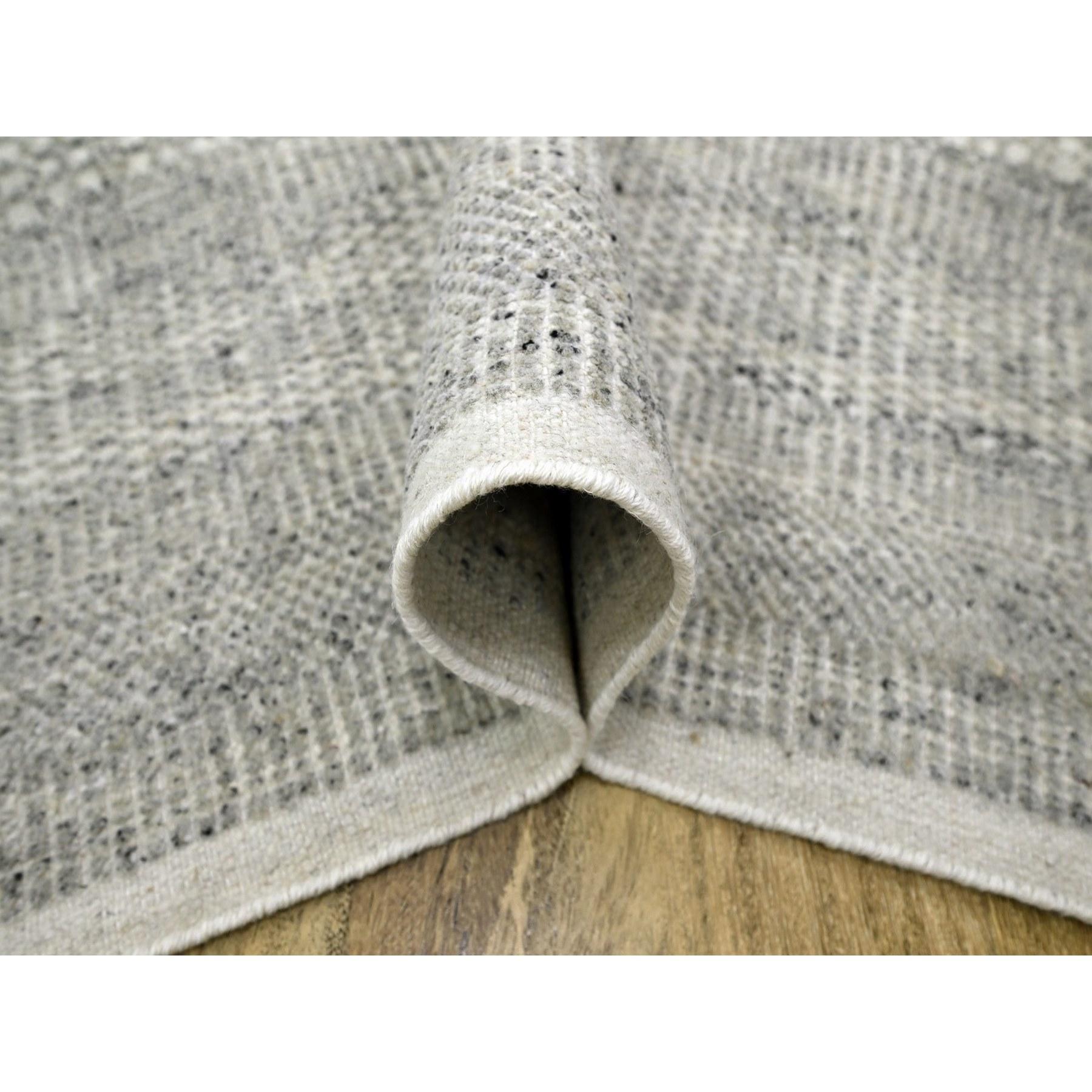 Annodato a mano 6'x9' Tappeto grigio ossidato e con disegno di erba invecchiata annodato a mano in pura lana in vendita