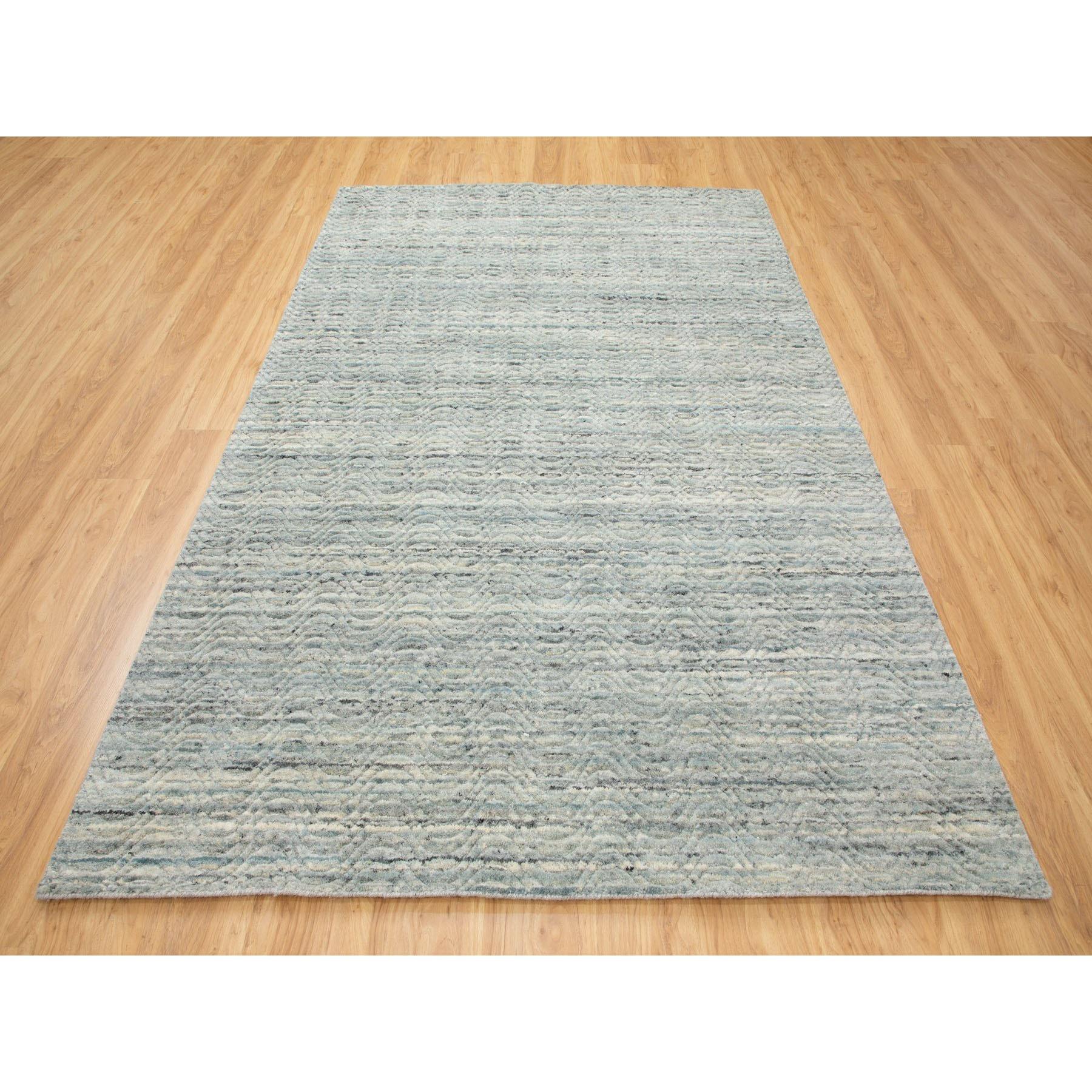 Indian 6'x9' Green Variegated Text Design Hand Loomed Pure Wool Modern Oriental Rug For Sale