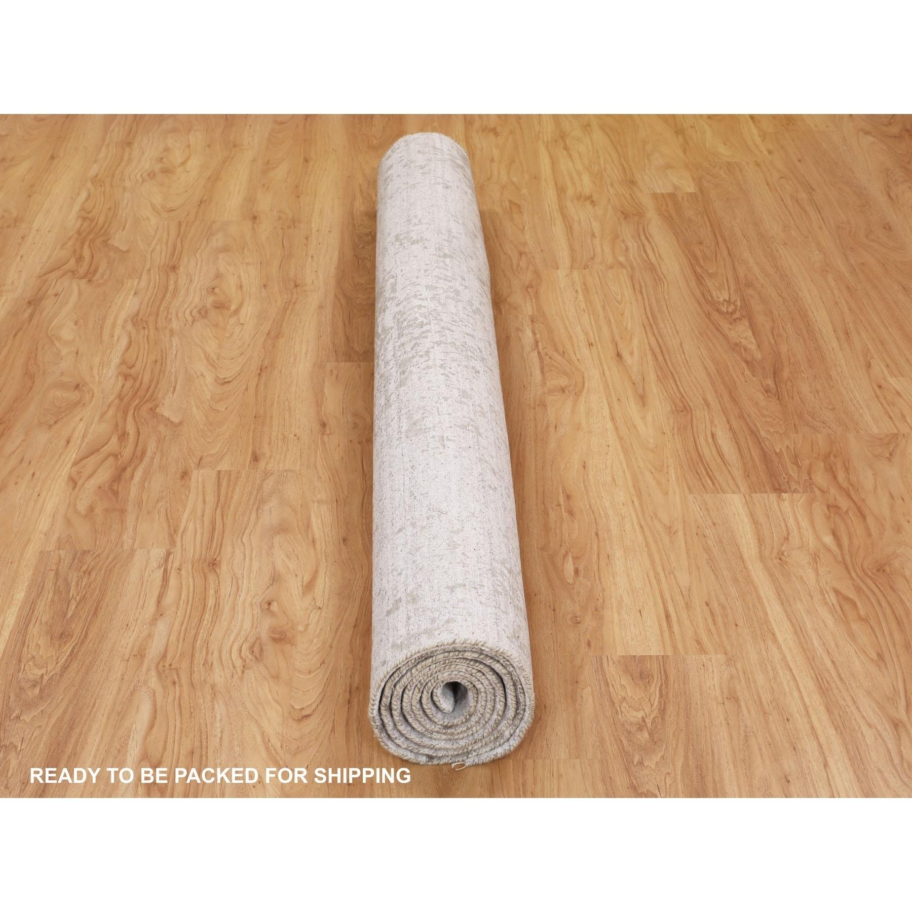 6'x9' Grauer handgeknüpfter orientalischer Teppich aus Wolle und reiner Seide in Broken-Persischem Design im Angebot 3