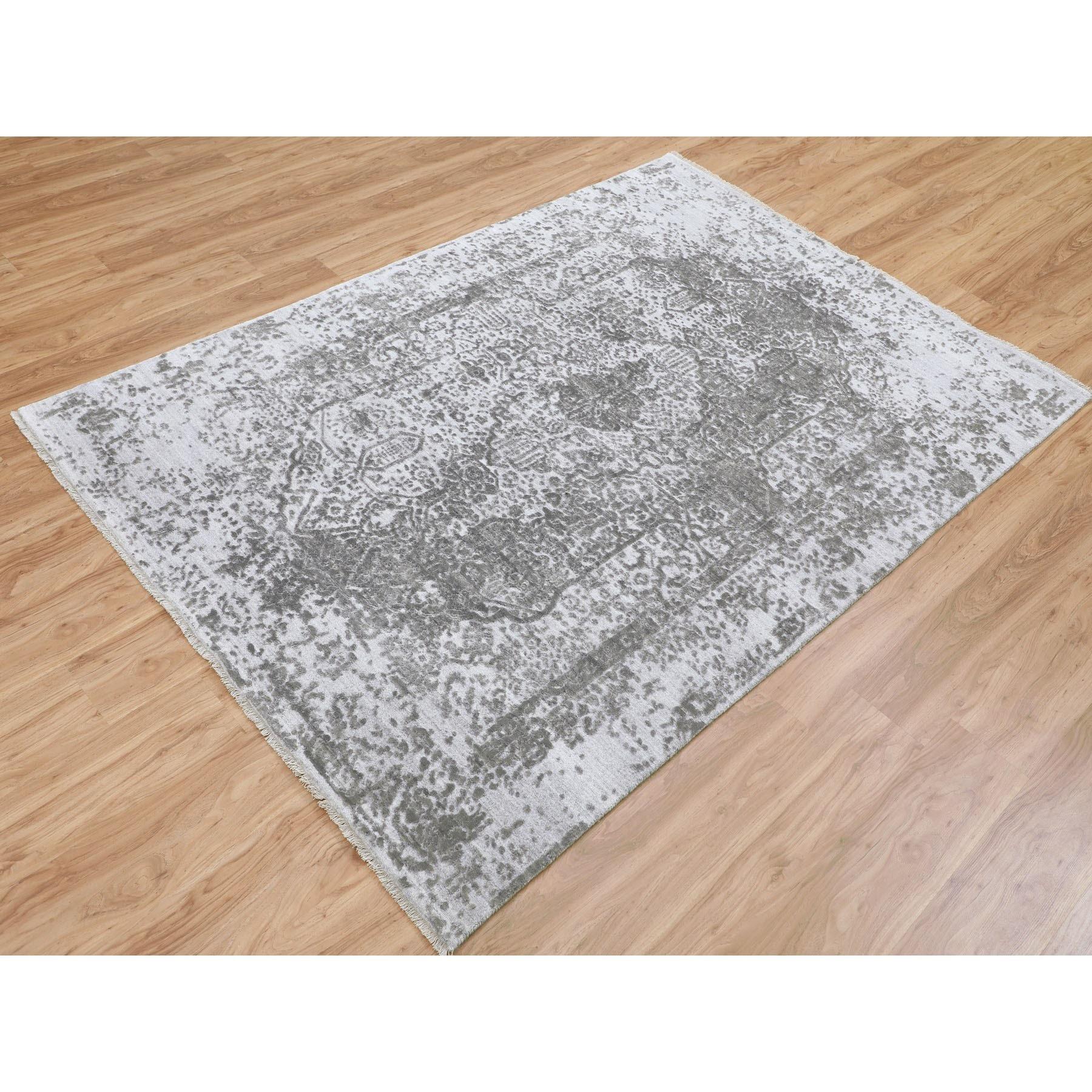 6'x9' Grauer handgeknüpfter orientalischer Teppich aus Wolle und reiner Seide in Broken-Persischem Design (Indisch) im Angebot