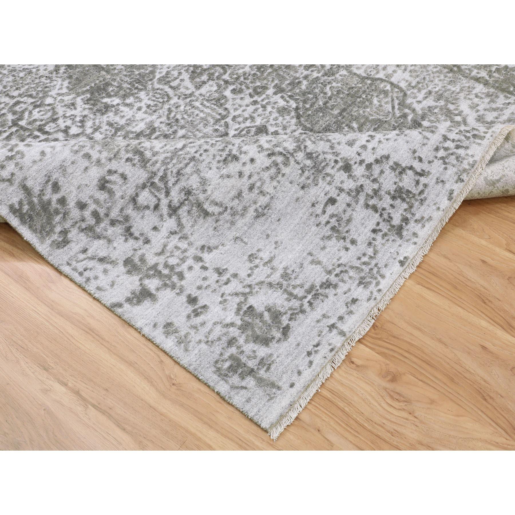 6'x9' Grauer handgeknüpfter orientalischer Teppich aus Wolle und reiner Seide in Broken-Persischem Design (21. Jahrhundert und zeitgenössisch) im Angebot