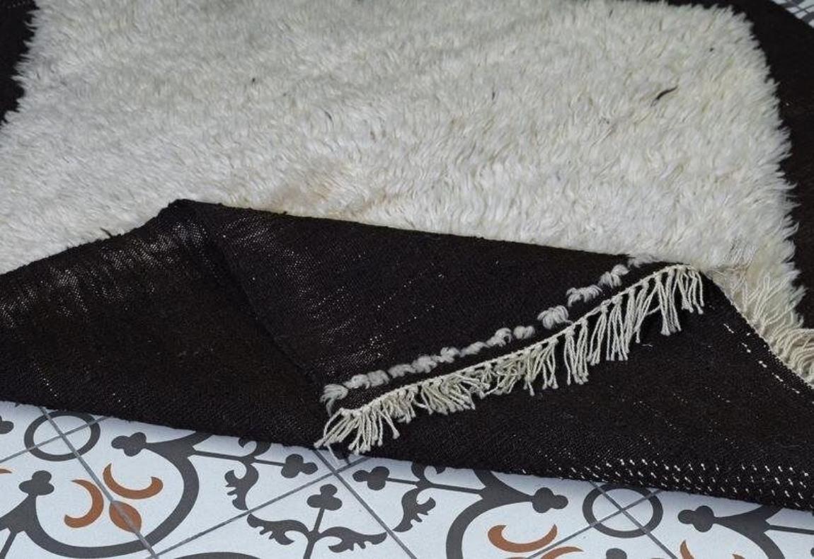 6'x9' handgefertigter türkischer „Tulu“-Teppich in Braun & Beige. 100 % Wolle. Maßgefertigte Optionen A. (Türkisch) im Angebot