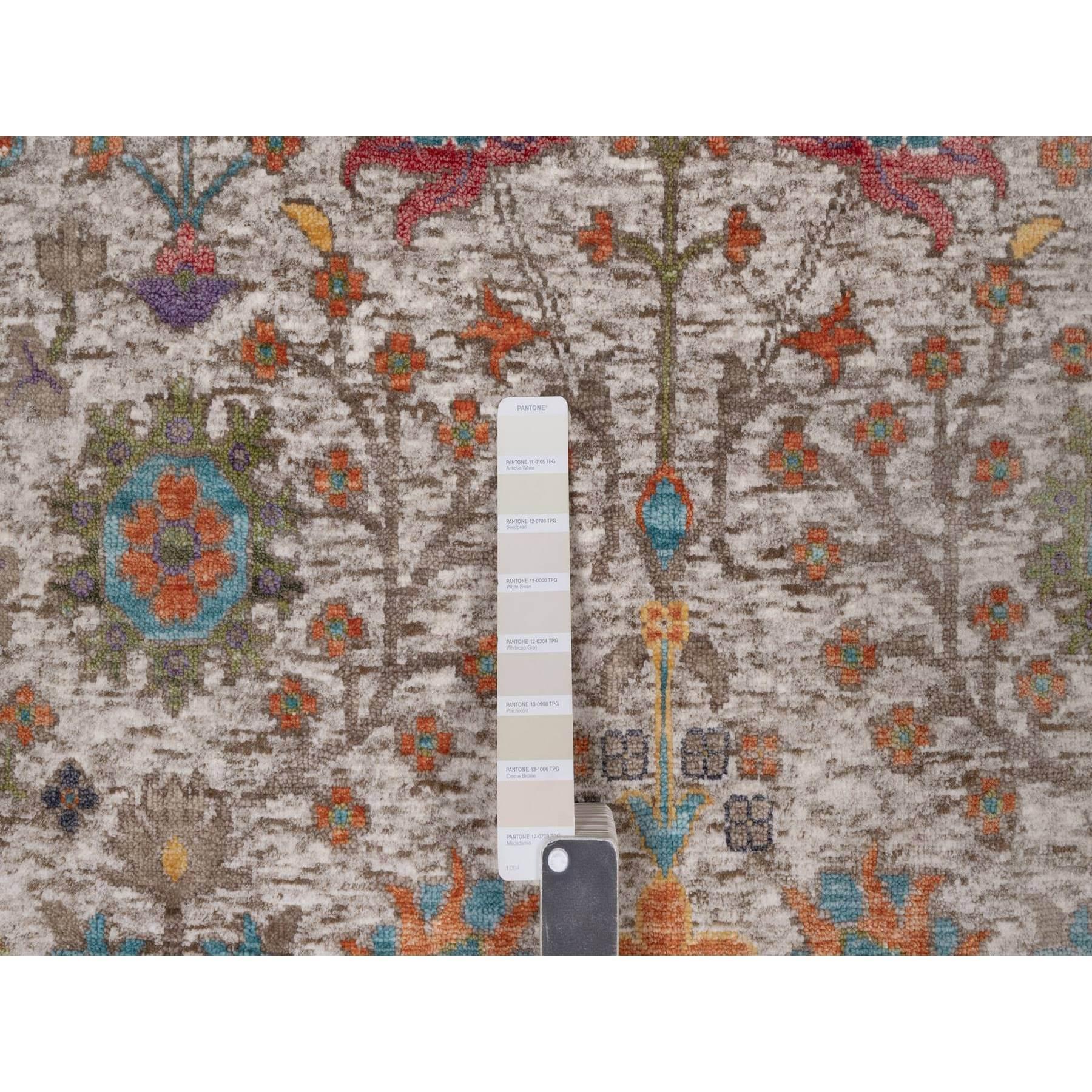 6'x9' Ivory-Brown Vase Design Silk and Textured Wool Hand Knotted Rug Lana en venta