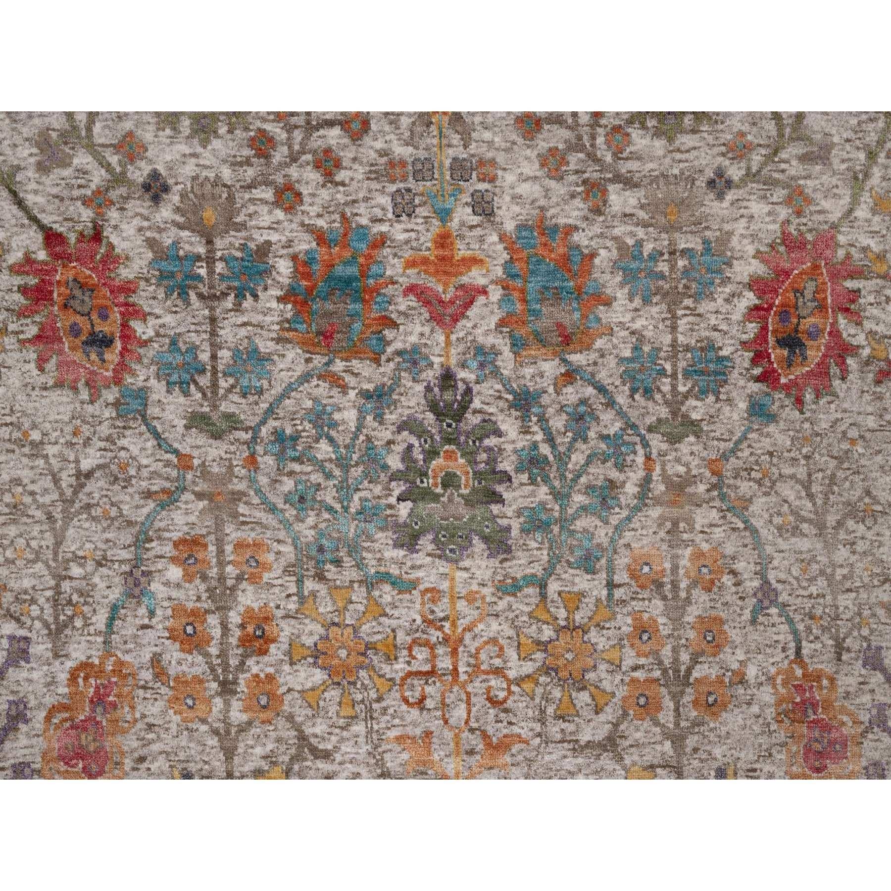 6'x9' Ivory-Brown Vase Design Silk and Textured Wool Hand Knotted Rug en venta 1