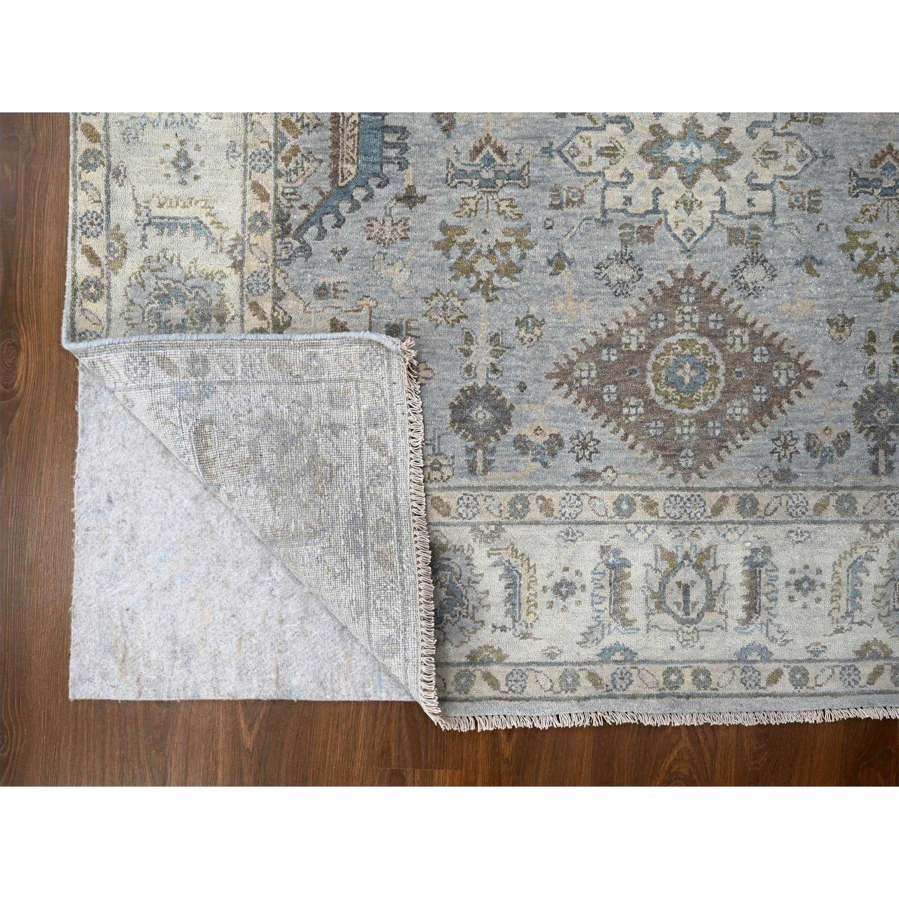 6'x9' Misty Grauer handgeknüpfter, dicht gewebter Teppich aus reiner Wolle mit Karajeh-Design (Heriz Serapi) im Angebot