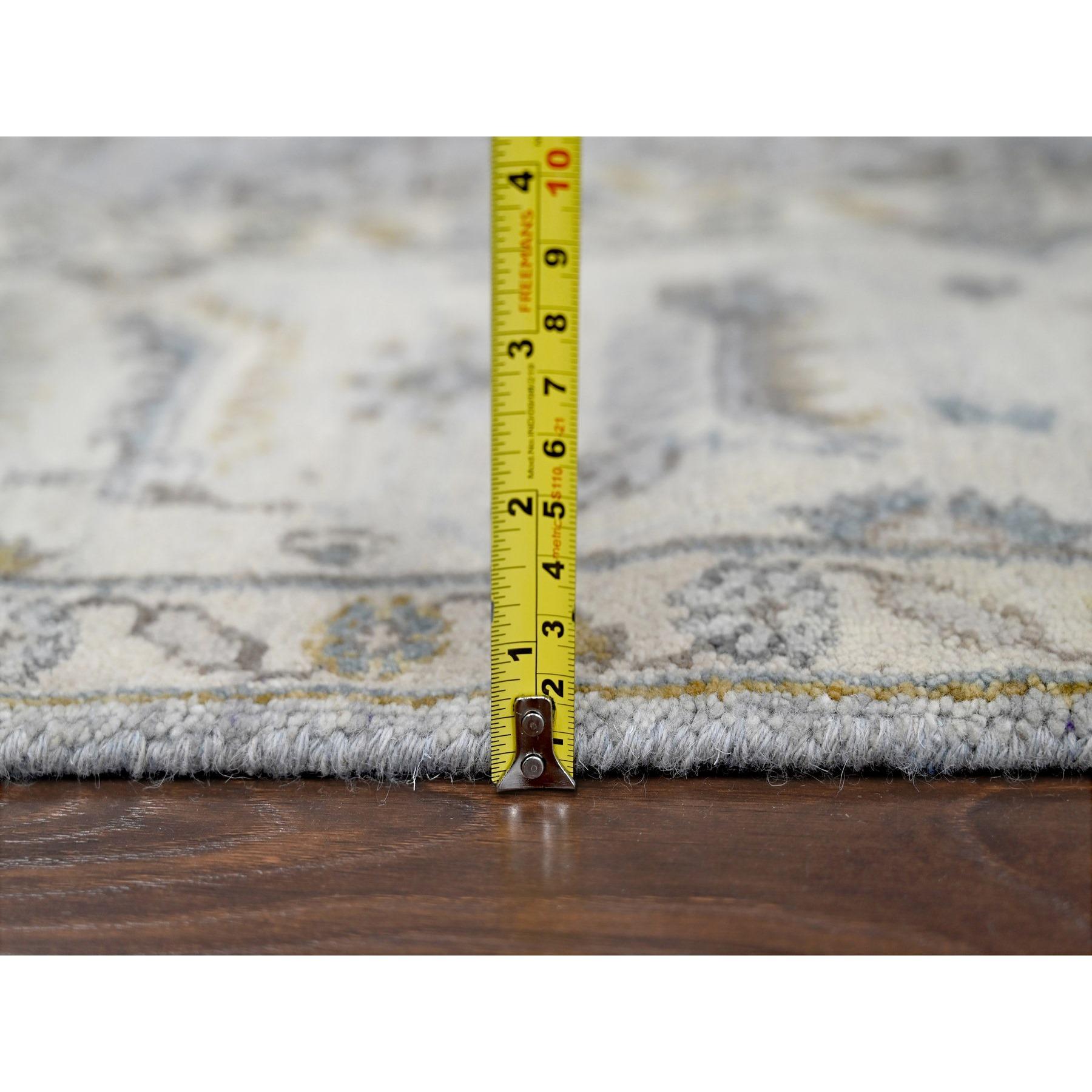 6'x9' Misty Grauer handgeknüpfter, dicht gewebter Teppich aus reiner Wolle mit Karajeh-Design (21. Jahrhundert und zeitgenössisch) im Angebot