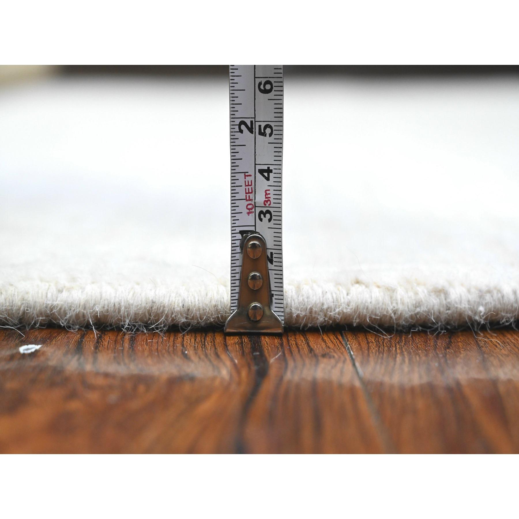 6'x9' Olympus Weißer moderner handgeknüpfter orientalischer Peshawar-Teppich aus 100% Wolle aus Olympus (Handgeknüpft) im Angebot