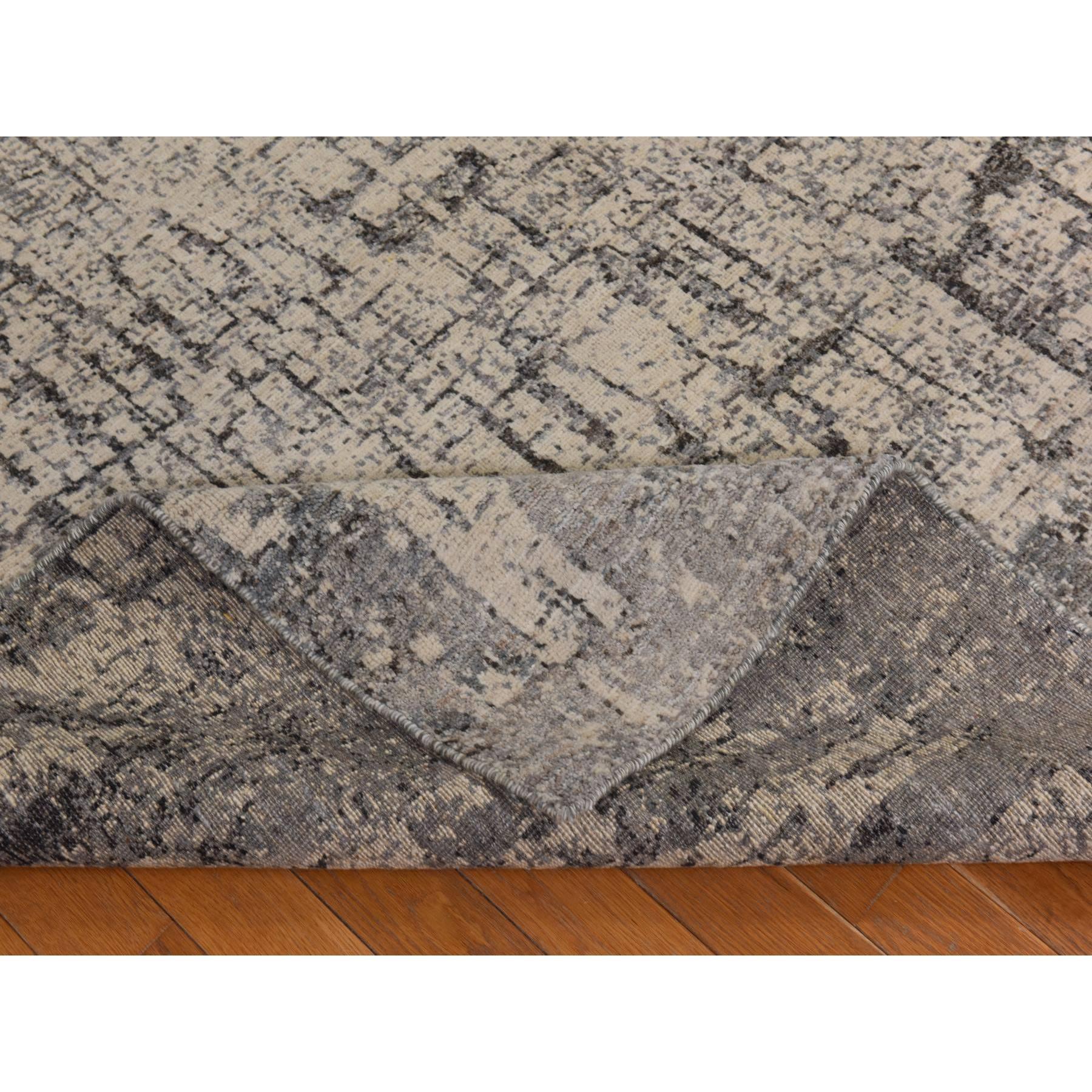 6'x9' Oyster Gray Fossil Design Weich im Griff 100% Wolle Handgeknüpft Teppich (21. Jahrhundert und zeitgenössisch) im Angebot