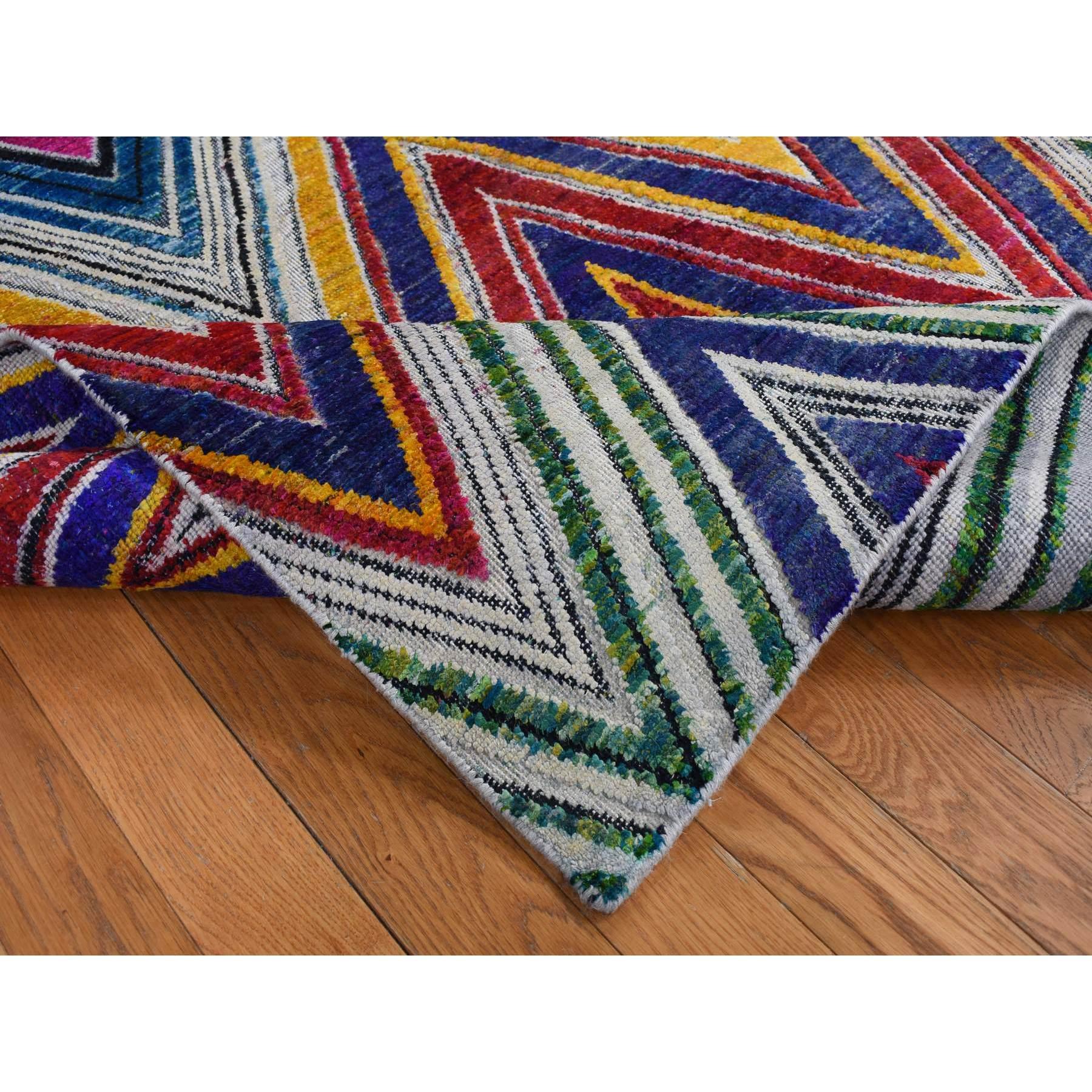 6'x9' Rosa, handgeknüpft, farbenfrohes Chevron-Design, Sari Seide mit Wollteppich (Handgeknüpft) im Angebot