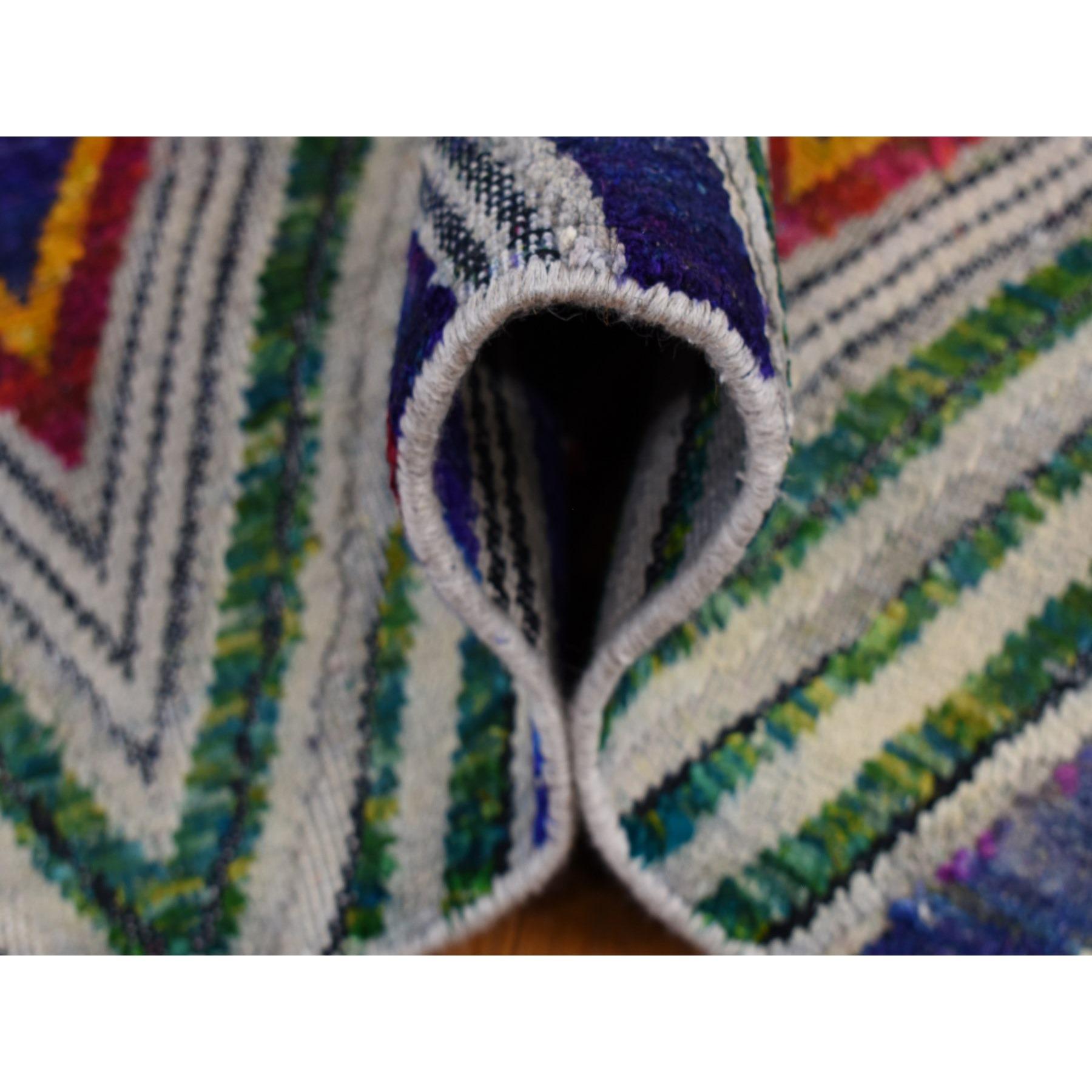 6'x9' Rosa, handgeknüpft, farbenfrohes Chevron-Design, Sari Seide mit Wollteppich im Zustand „Neu“ im Angebot in Carlstadt, NJ