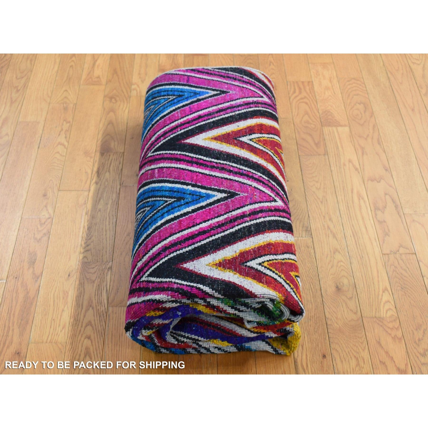 6'x9' Rosa, handgeknüpft, farbenfrohes Chevron-Design, Sari Seide mit Wollteppich im Angebot 2