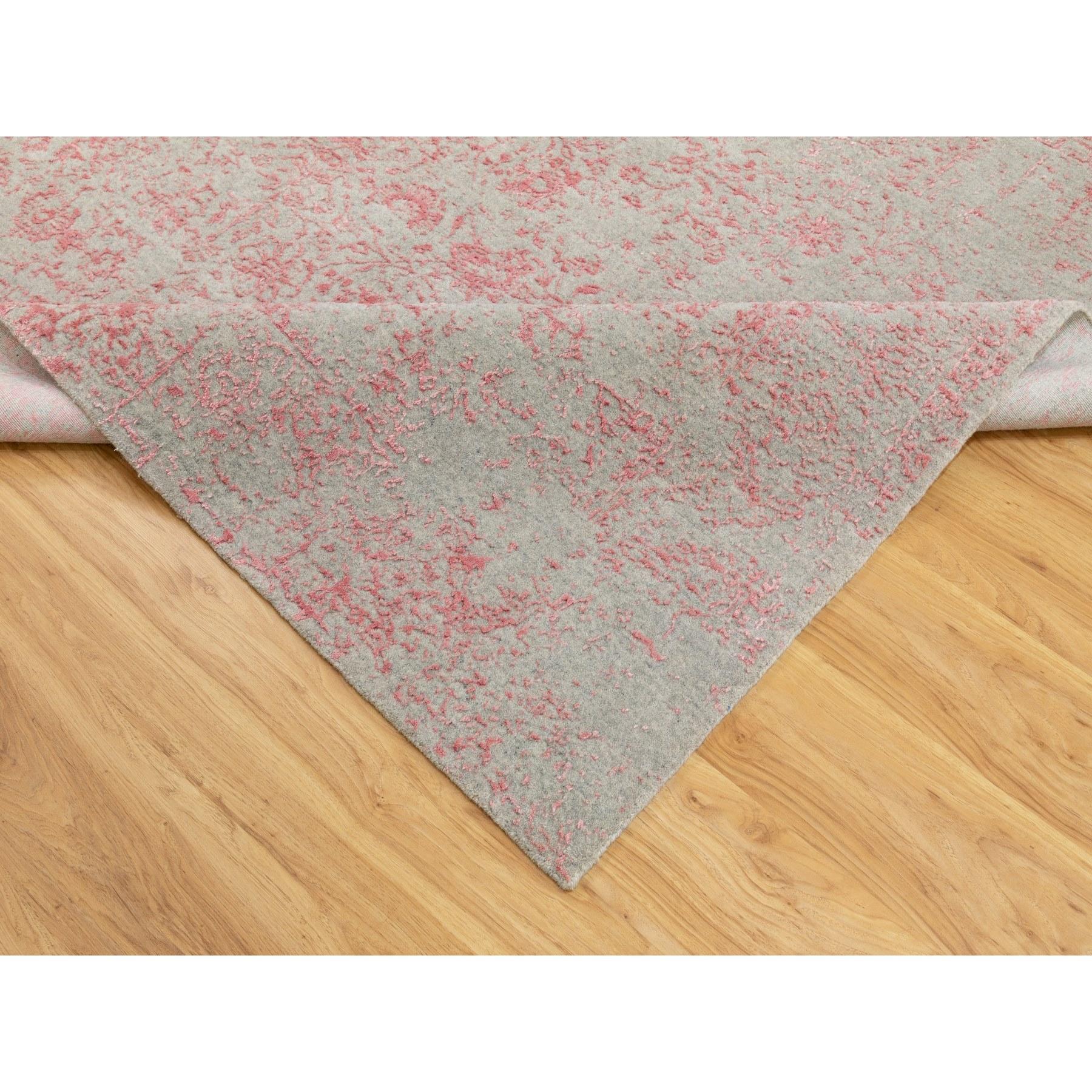 XXI secolo e contemporaneo Tappeto rosa 6'x9' lavorato a mano in lana jacquard e seta artistica con design all over in vendita