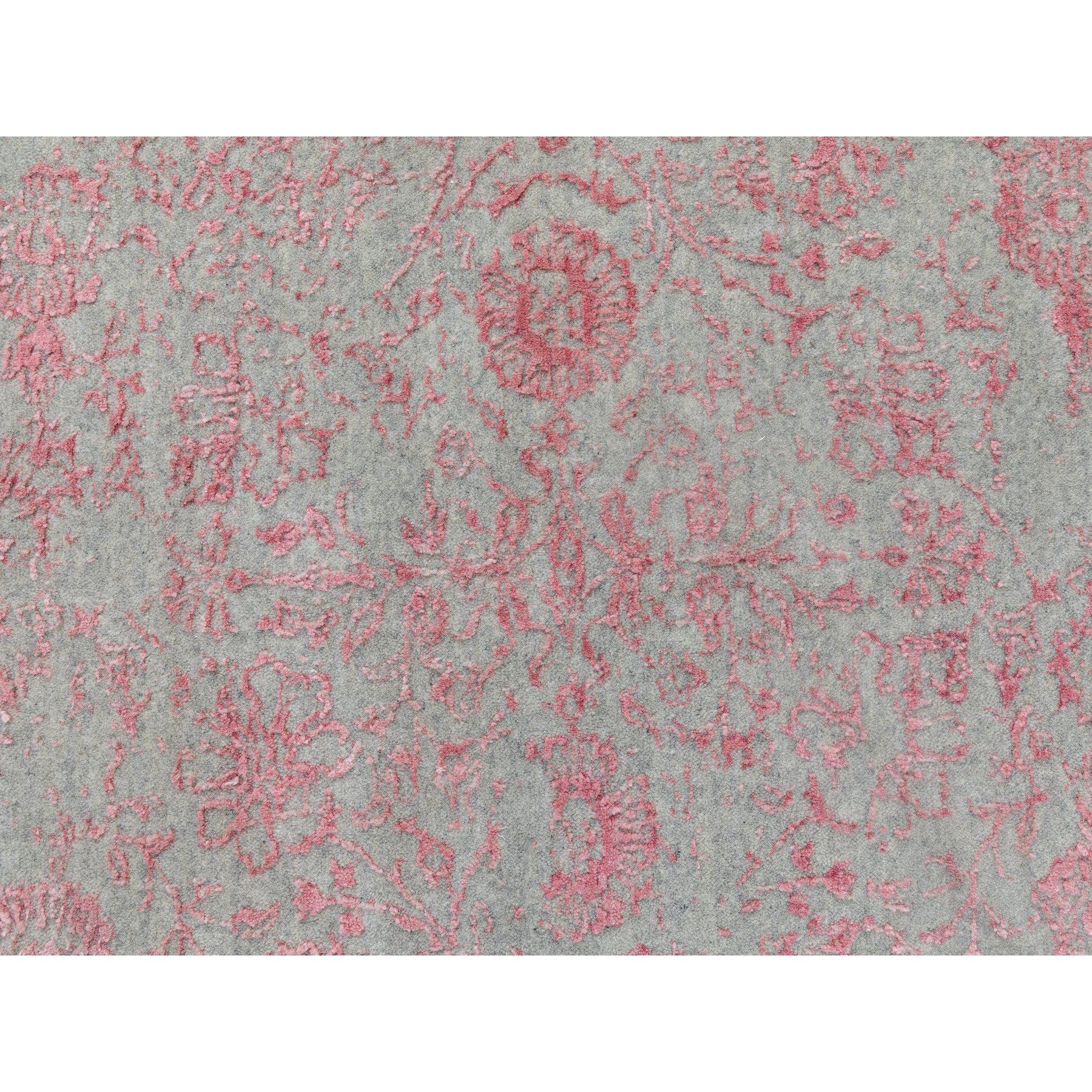 Tappeto rosa 6'x9' lavorato a mano in lana jacquard e seta artistica con design all over in vendita 1