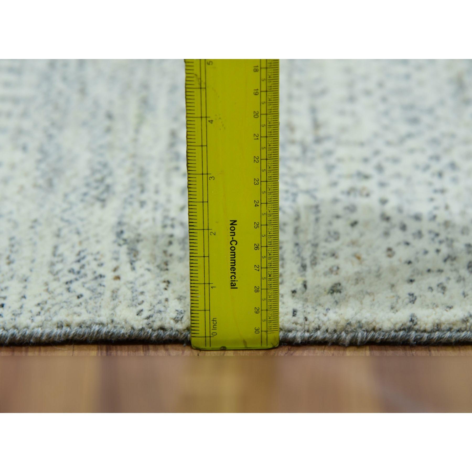 Tapis d'Orient en laine nouée à la main 6'x9' Polar Bear White Modern Grass Design en vente 2