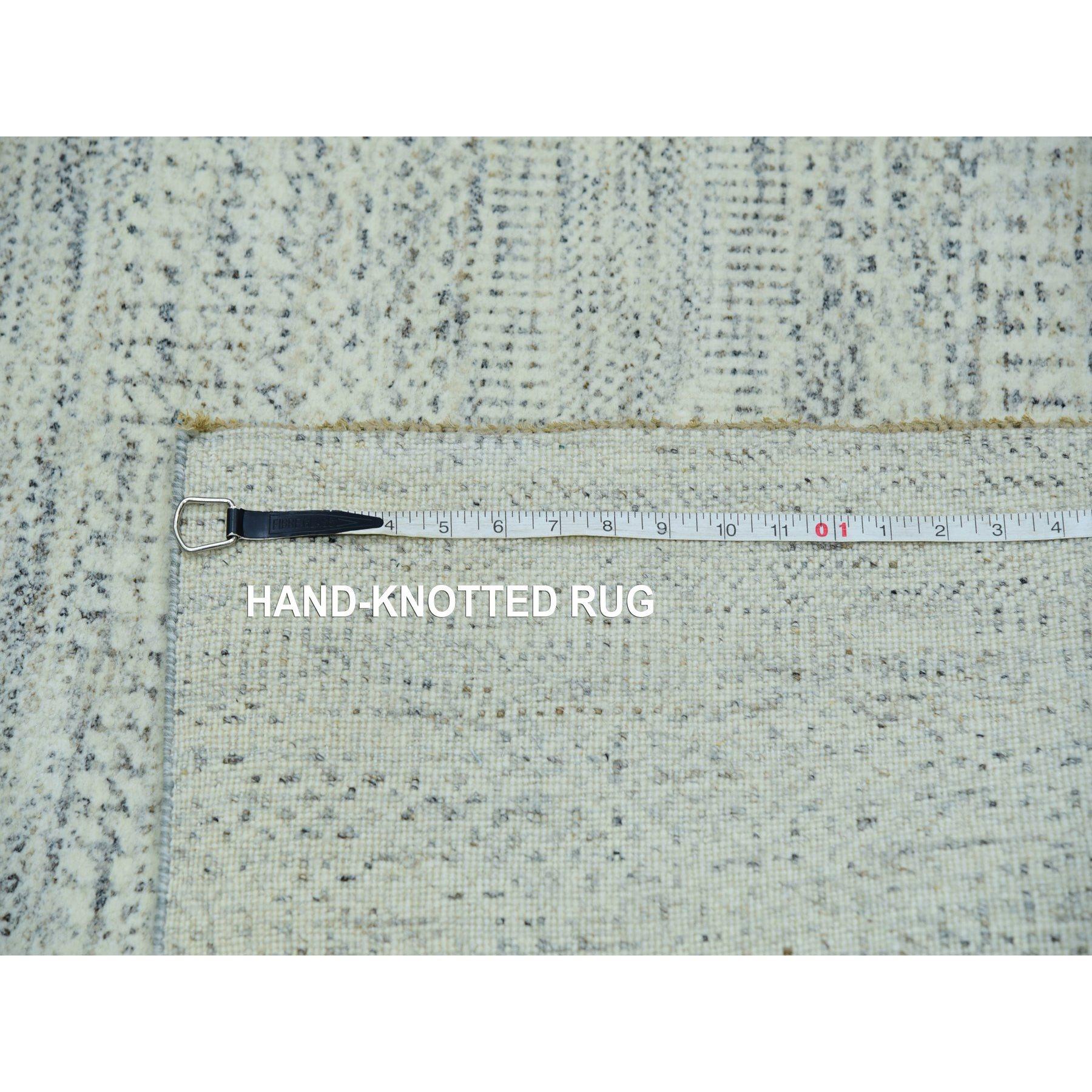 Tapis d'Orient en laine nouée à la main 6'x9' Polar Bear White Modern Grass Design en vente 3