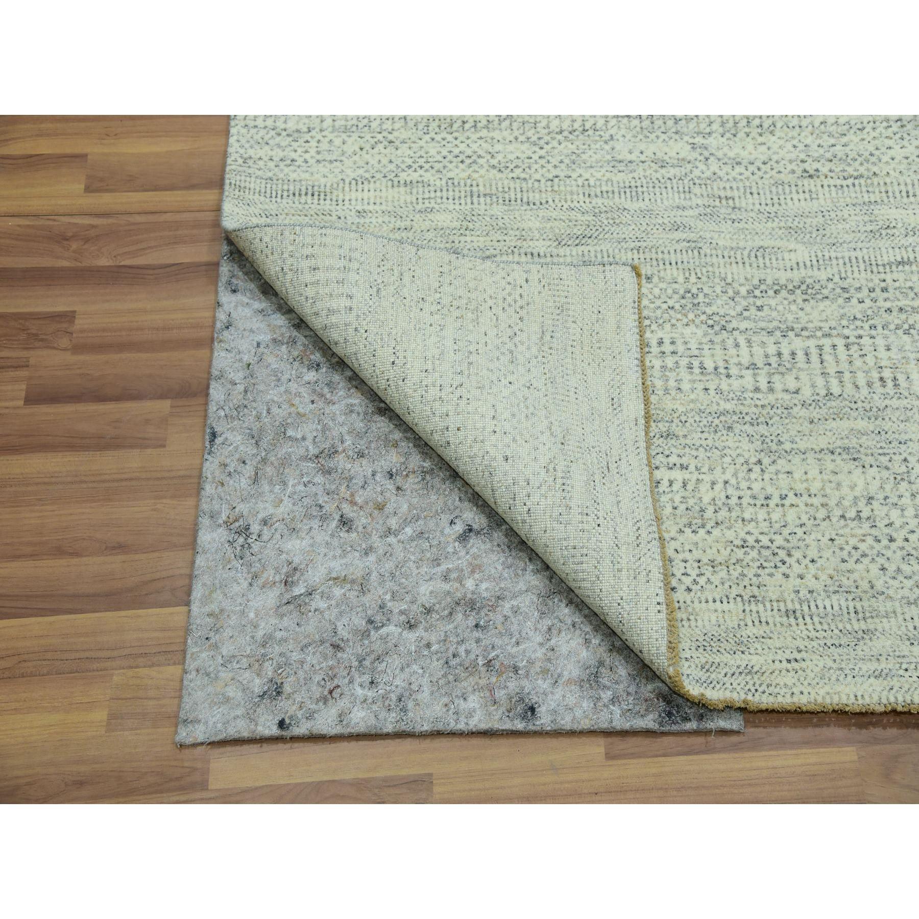 Indien Tapis d'Orient en laine nouée à la main 6'x9' Polar Bear White Modern Grass Design en vente