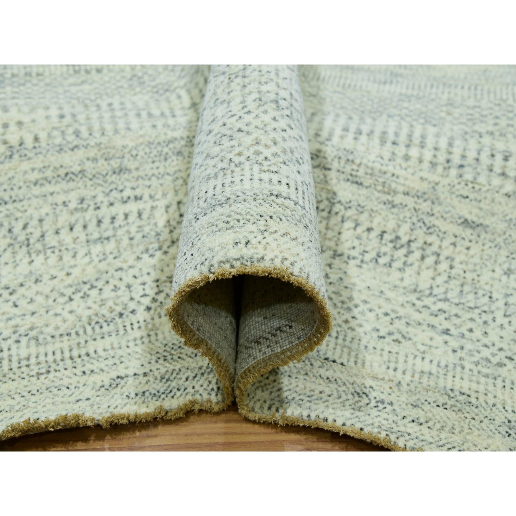 Noué à la main Tapis d'Orient en laine nouée à la main 6'x9' Polar Bear White Modern Grass Design en vente