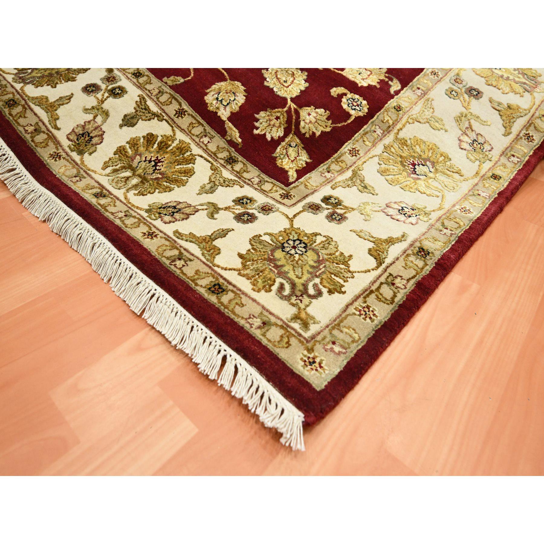Tappeto orientale in lana e seta annodato a mano 6'x9' rosso del Rajasthan con disegno di foglie In condizioni Nuovo in vendita a Carlstadt, NJ