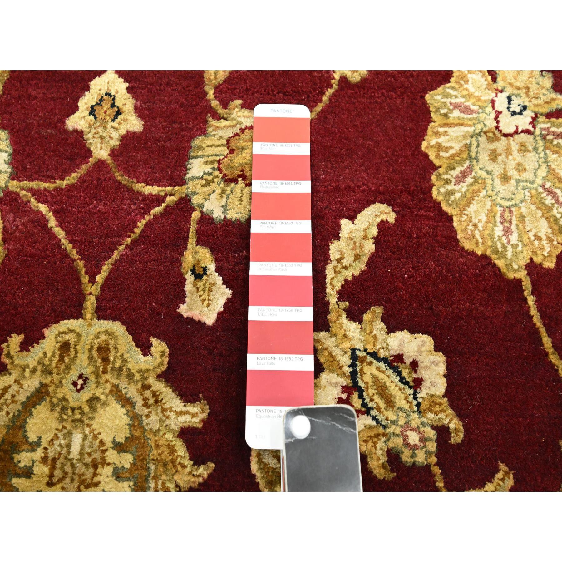 XXI secolo e contemporaneo Tappeto orientale in lana e seta annodato a mano 6'x9' rosso del Rajasthan con disegno di foglie in vendita