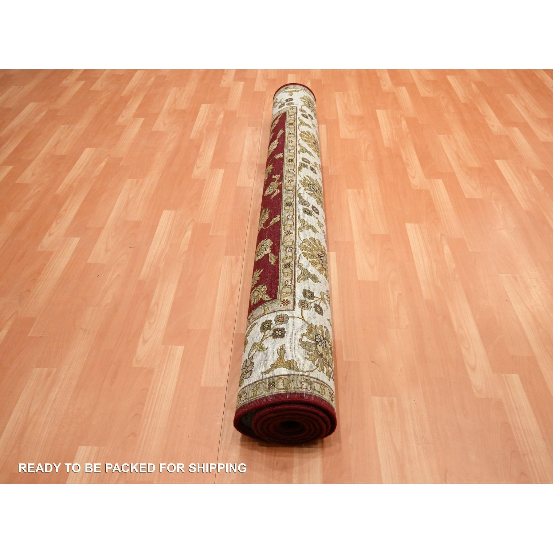 Tappeto orientale in lana e seta annodato a mano 6'x9' rosso del Rajasthan con disegno di foglie in vendita 1