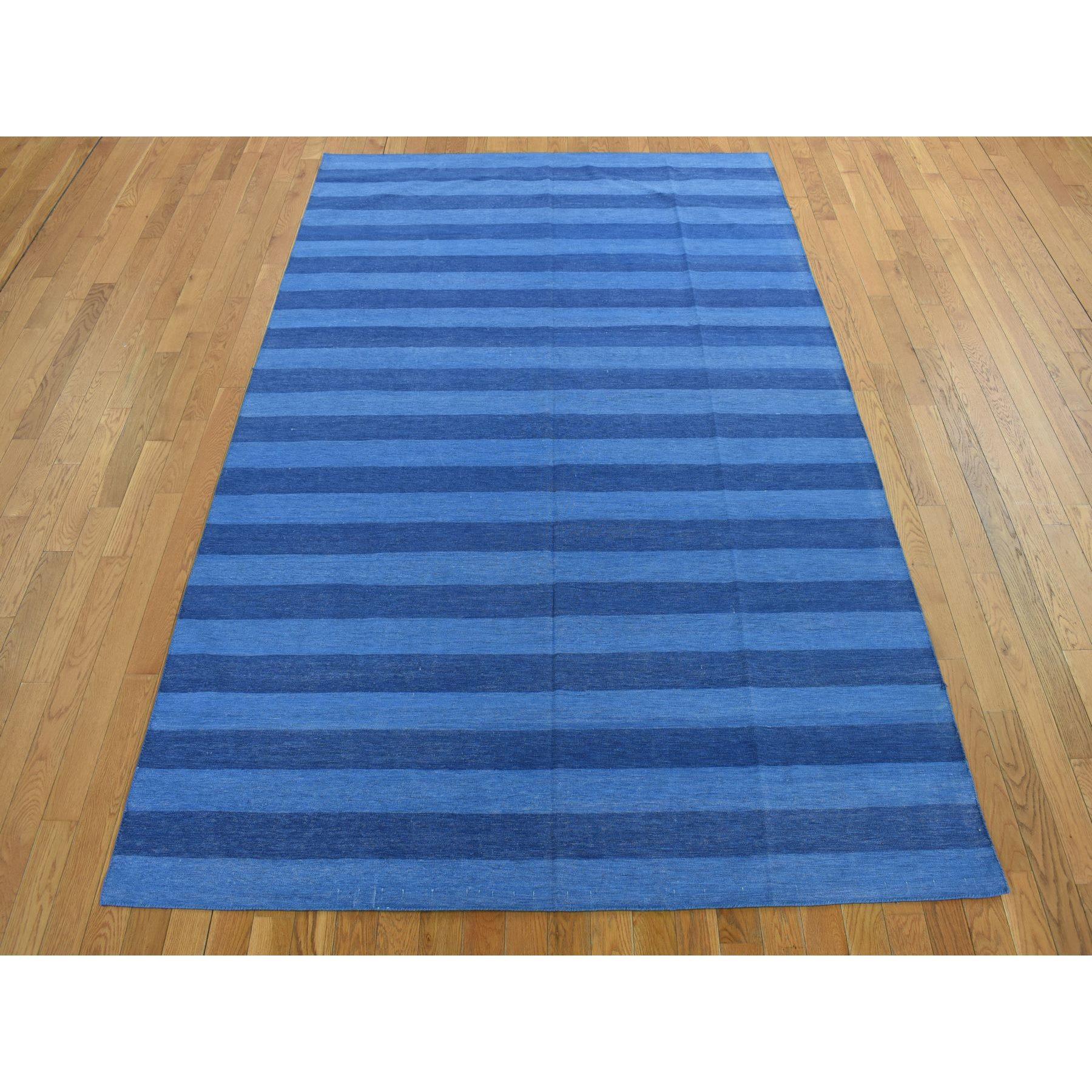 Tappeto orientale reversibile, in puro cotone, Durie Kilim a trama piatta, disegno a strisce, tessuto a mano
Materiali primari: Cotone
Lattice: No Pile 
altezza: 0,25 pollici
Stile: Tradizionale
Colore primario: Blu
Colori secondari: Blu
Modello: