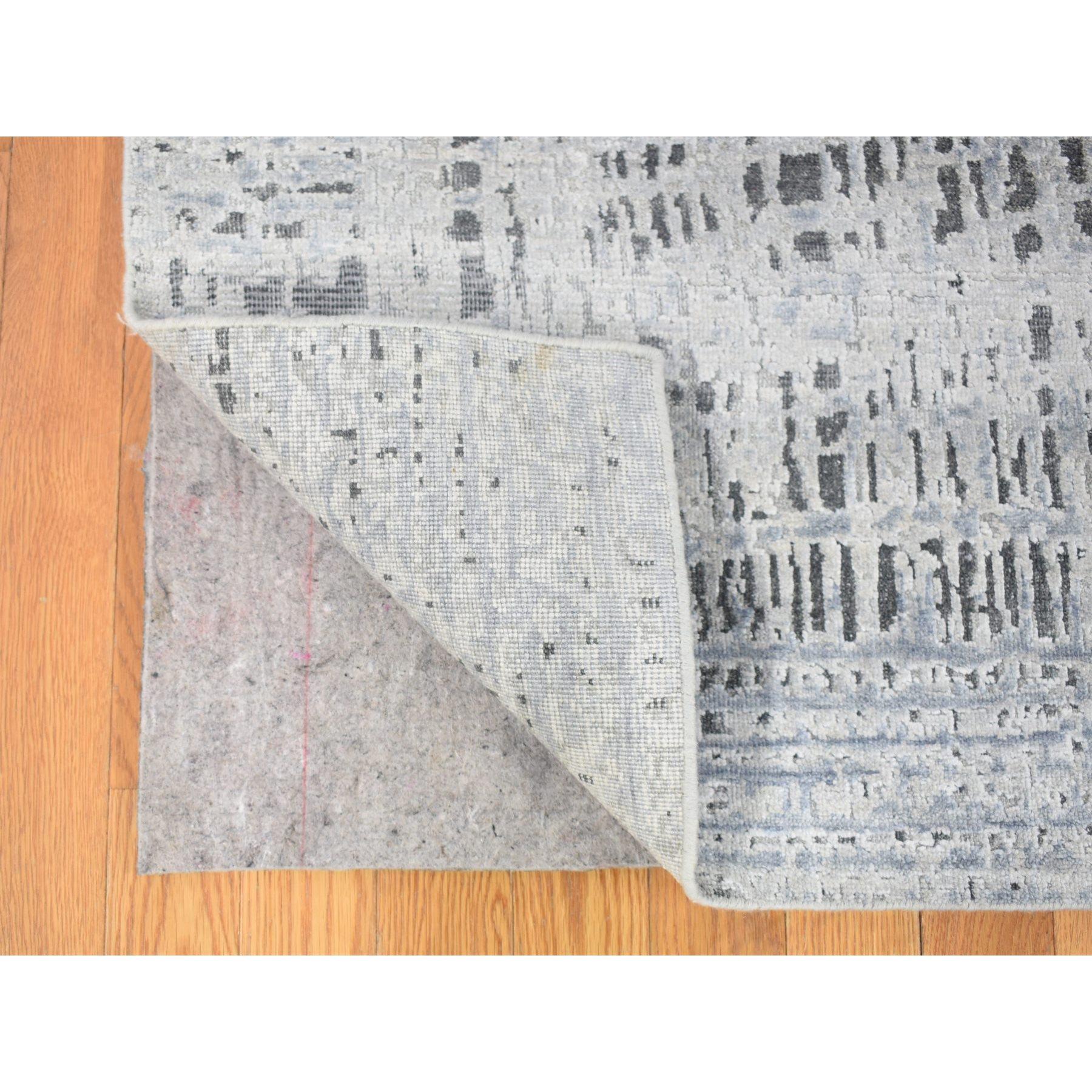 6'x9' THE LOST BRANCHES, Seide mit strukturierter Wolle, handgeknüpfter orientalischer Teppich (Indisch) im Angebot