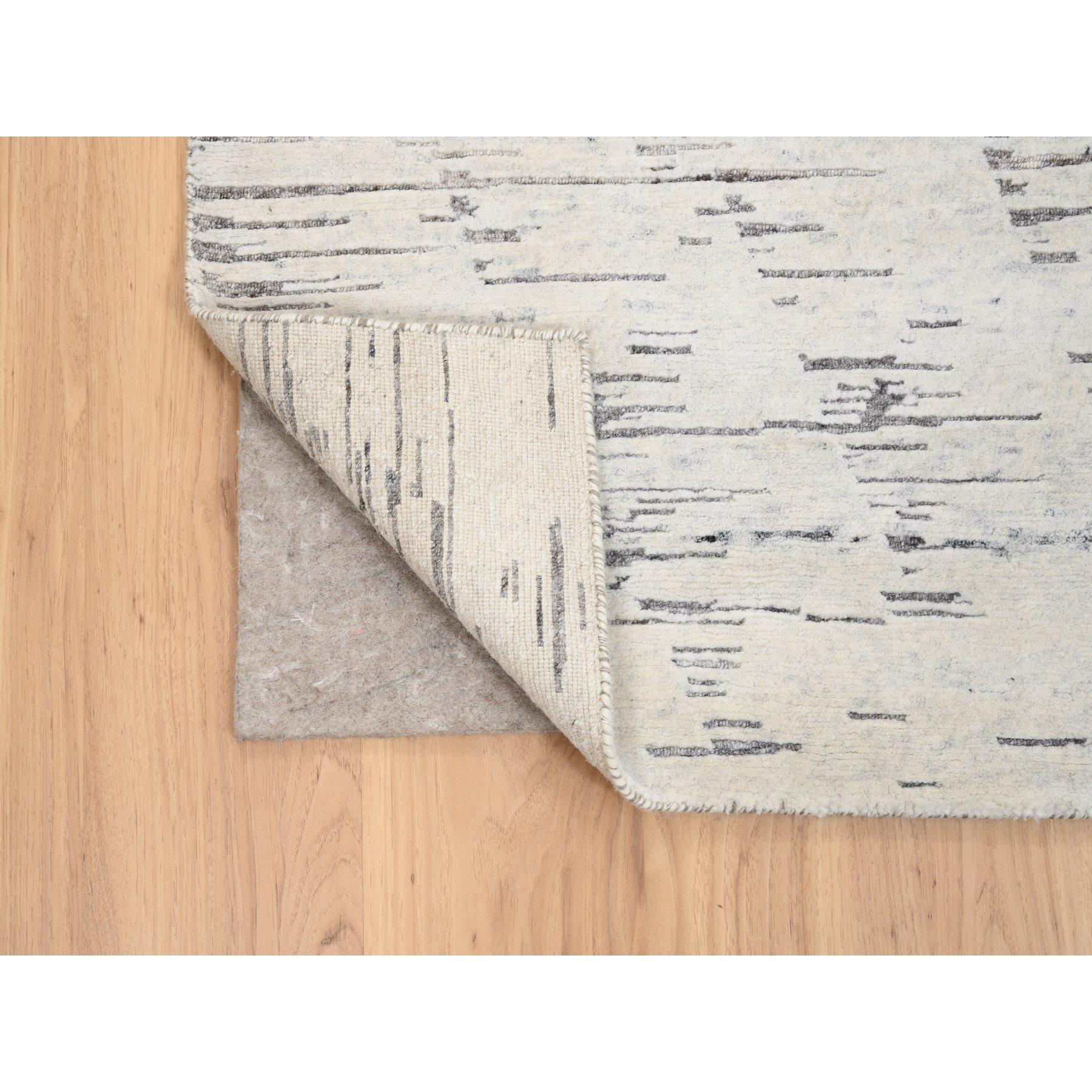 Tessuto a mano 6'x9' Tappeto orientale non colorato in lana naturale avorio tono su tono annodato a mano in vendita