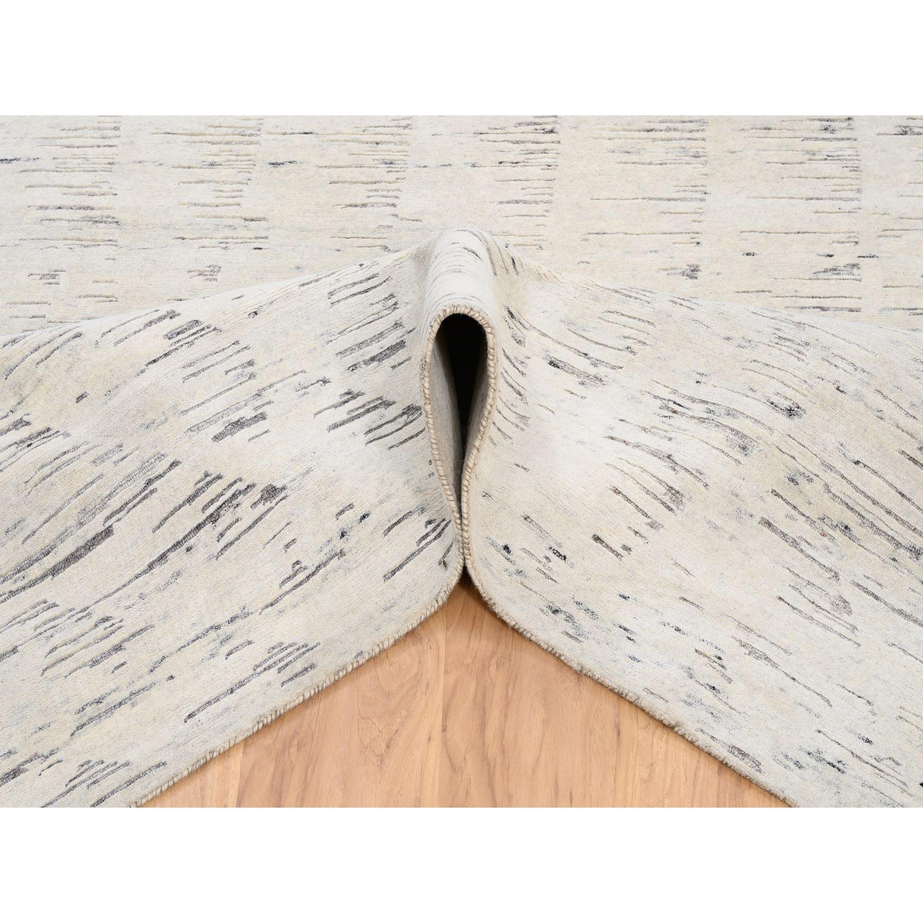 6'x9' Tappeto orientale non colorato in lana naturale avorio tono su tono annodato a mano In condizioni Nuovo in vendita a Carlstadt, NJ