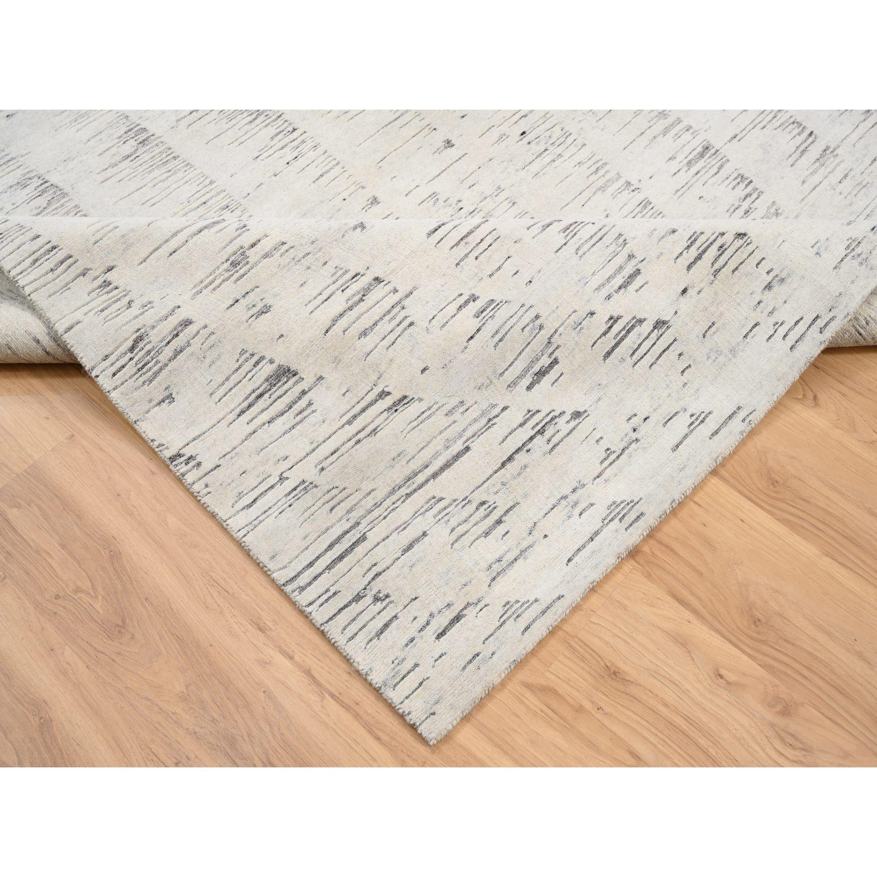 XXI secolo e contemporaneo 6'x9' Tappeto orientale non colorato in lana naturale avorio tono su tono annodato a mano in vendita