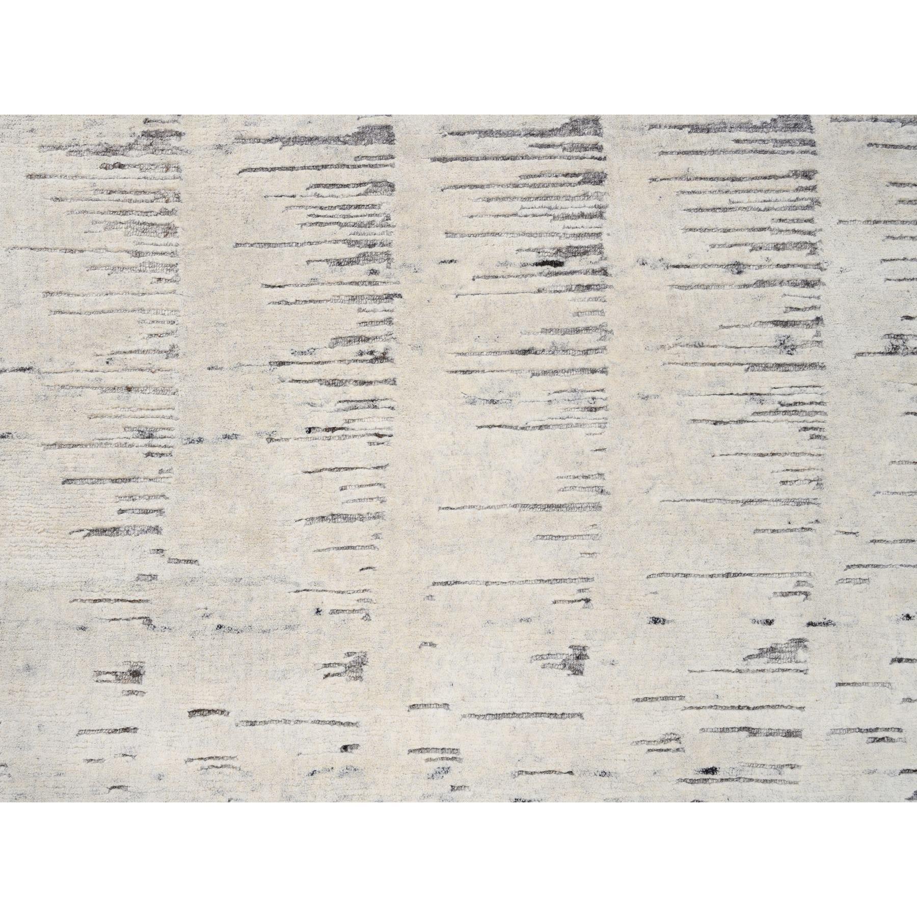 6'x9' Tappeto orientale non colorato in lana naturale avorio tono su tono annodato a mano in vendita 1