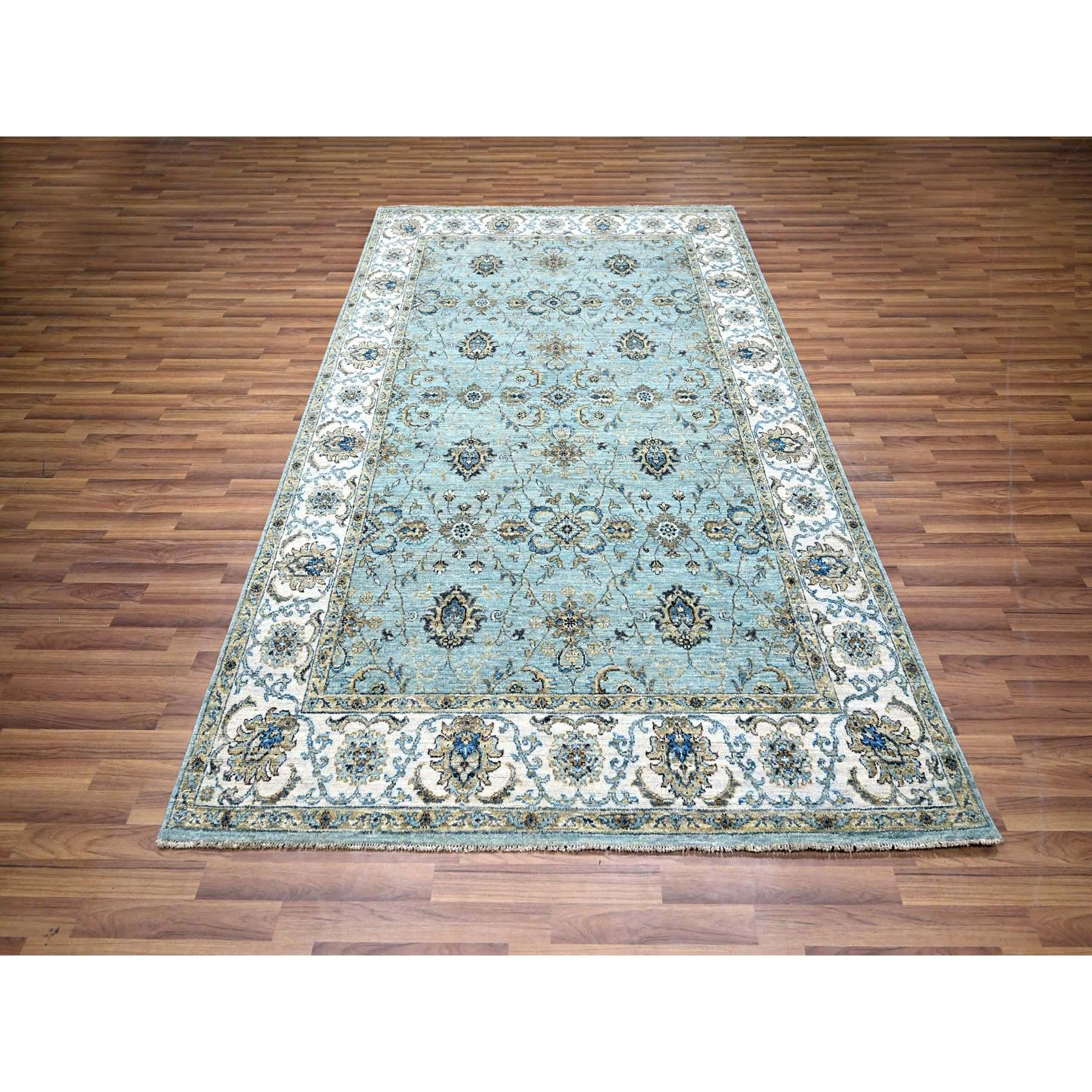 Baby Blue, Annodato a mano, Agra, Shah Abbas Flower Vines Design, Pura lana, Tinture vegetali, Trama più fitta, Tappeto orientale
Materiali primari: Lana
Lattice: No Pile 
altezza: 0,25 pollici
Stile: Di transizione
Colore primario: Blu
Colori