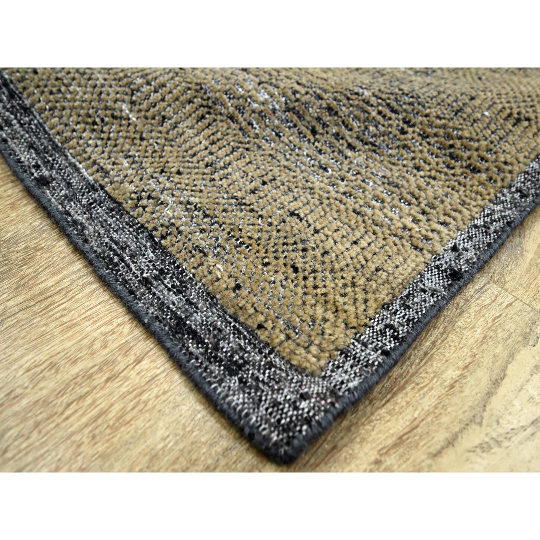 Tapis d'Orient en laine nouée à la main 6'x9'2