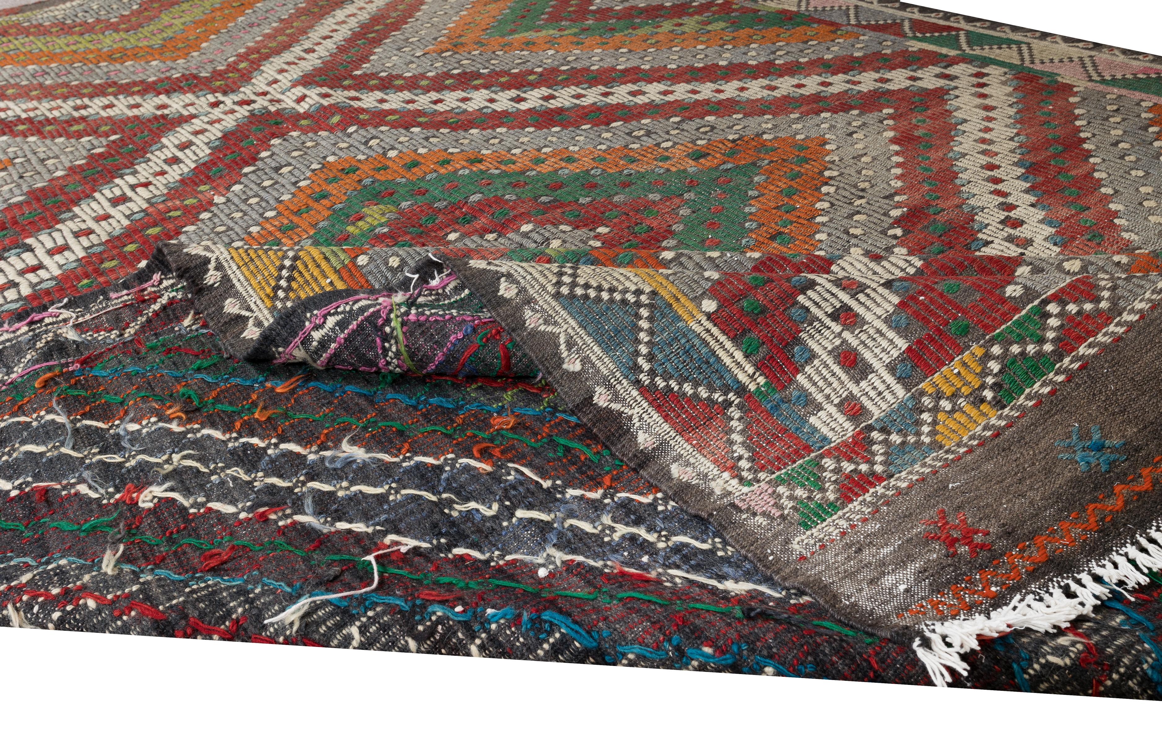 6x9.2 Ft Colorful Vintage Jijim Kilim, Bohemian Handmade Wool Rug, Ethnic Carpet In Good Condition For Sale In Philadelphia, PA