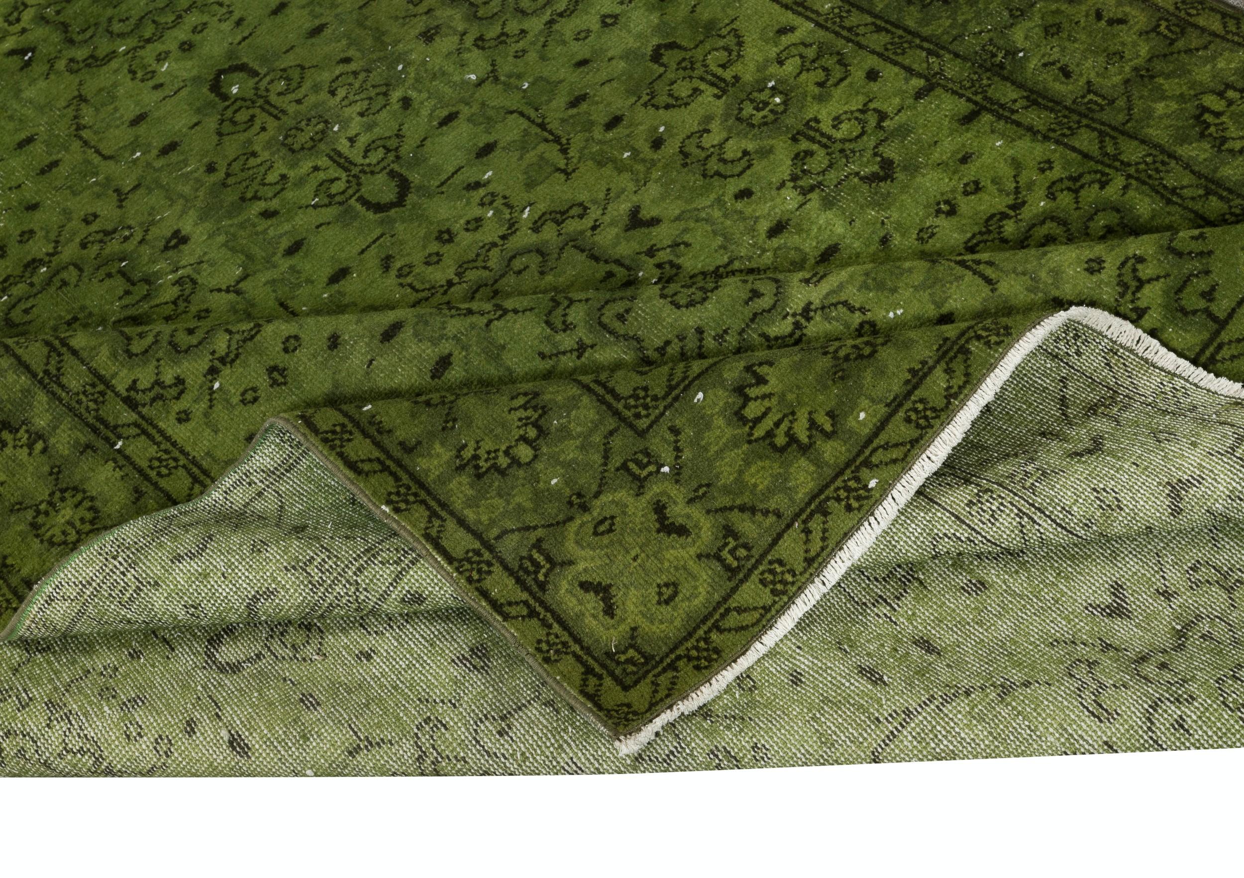 Modern 6x9.2 Ft Handmade Turkish Wool Area Rug with Floral Design and Green Background For Sale