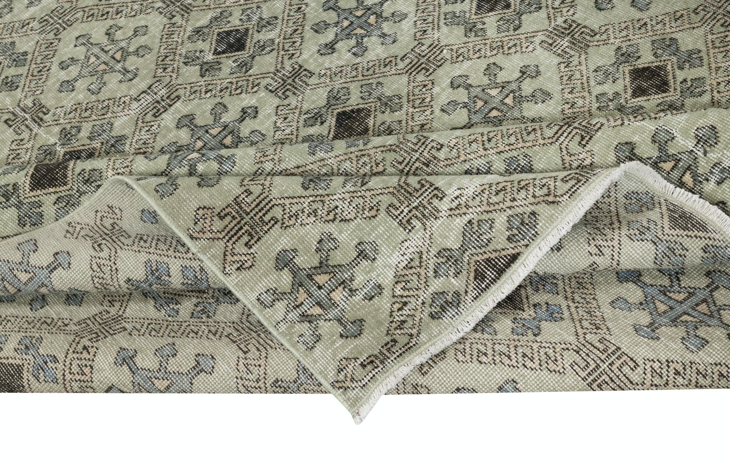 6x9.2 Ft Handgefertigter türkischer Wollteppich mit Blumenmuster und grünem Hintergrund (Moderne) im Angebot