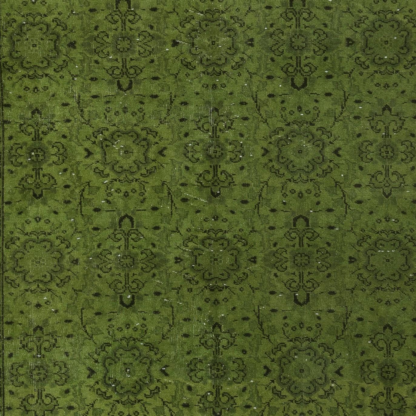 6x9.2 Ft Handmade Turkish Wool Area Rug with Floral Design and Green Background In Good Condition For Sale In Spring Valley, NY