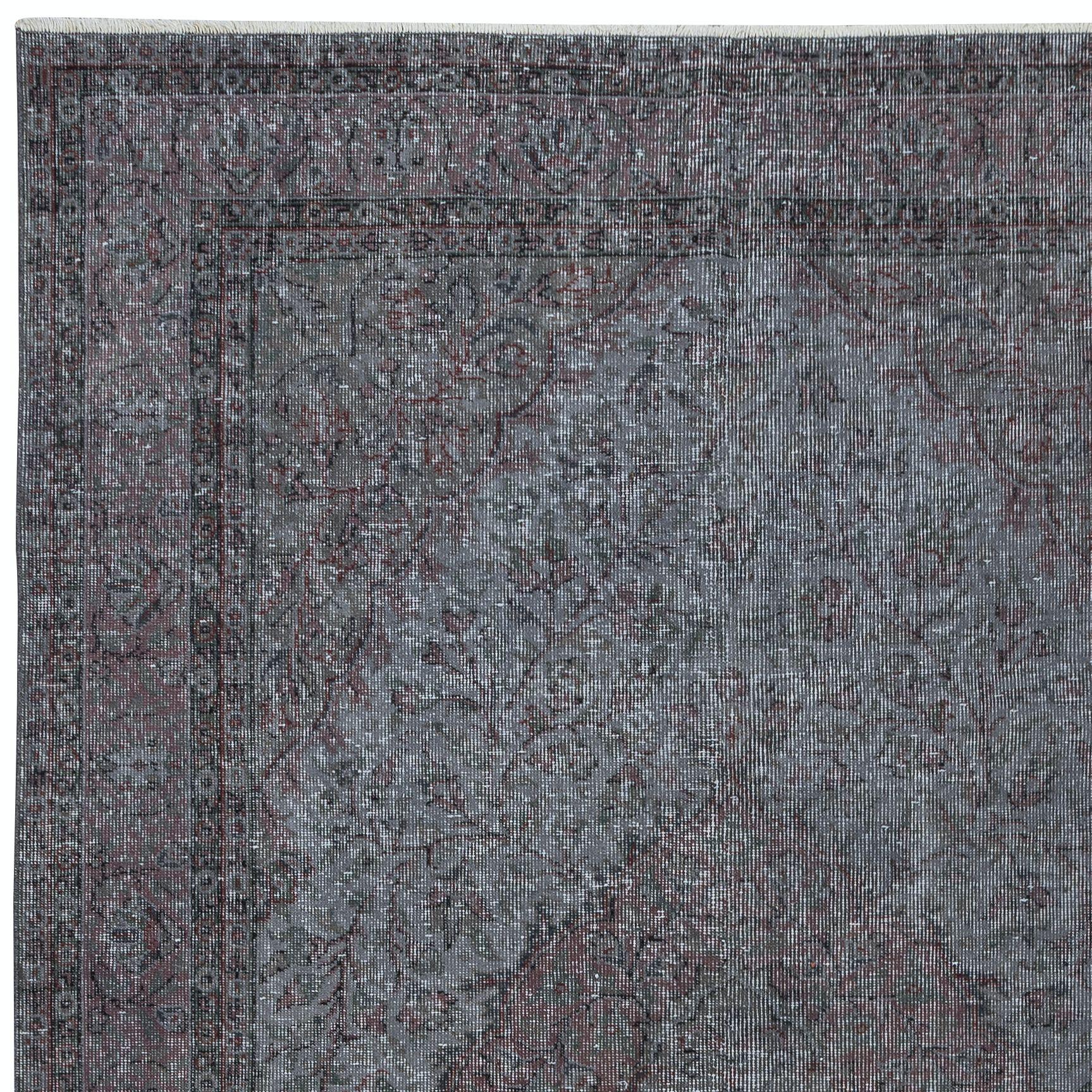 6x9.2 Ft Modern Handmade Area Rug in Gray & Soft Red, Turkish Low Pile Carpet In Good Condition For Sale In Philadelphia, PA