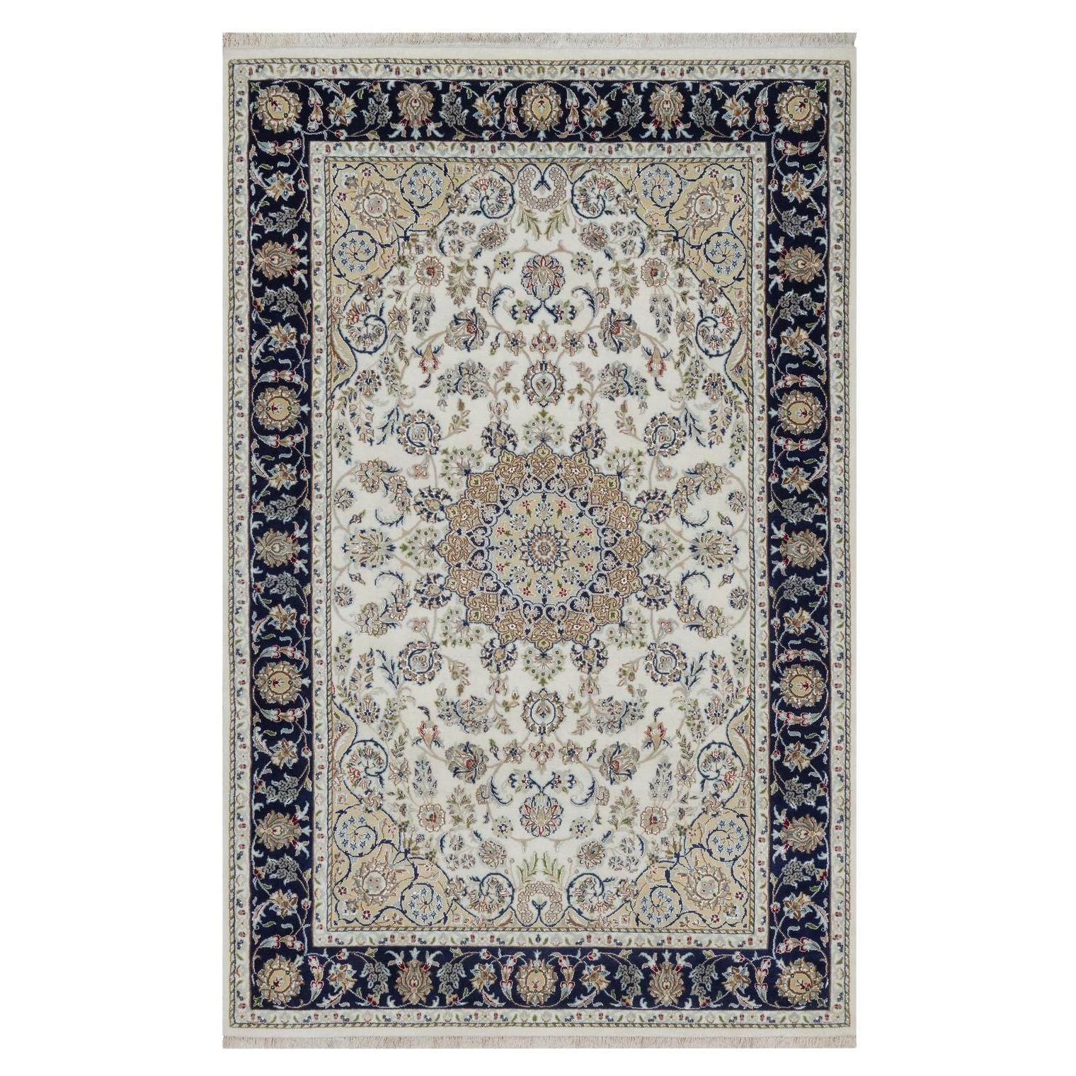 Tappeto orientale Knots Rugs 6
x9
2" avorio in lana e seta con disegno a medaglione annodato a mano