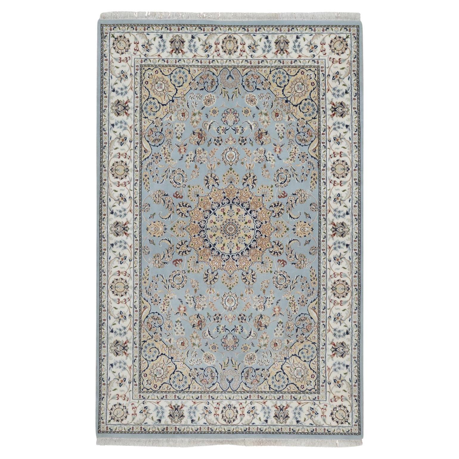 6
x9
2" Taube Blau Nain mit Blumen Design Wolle und Seide Hand geknüpft Teppich