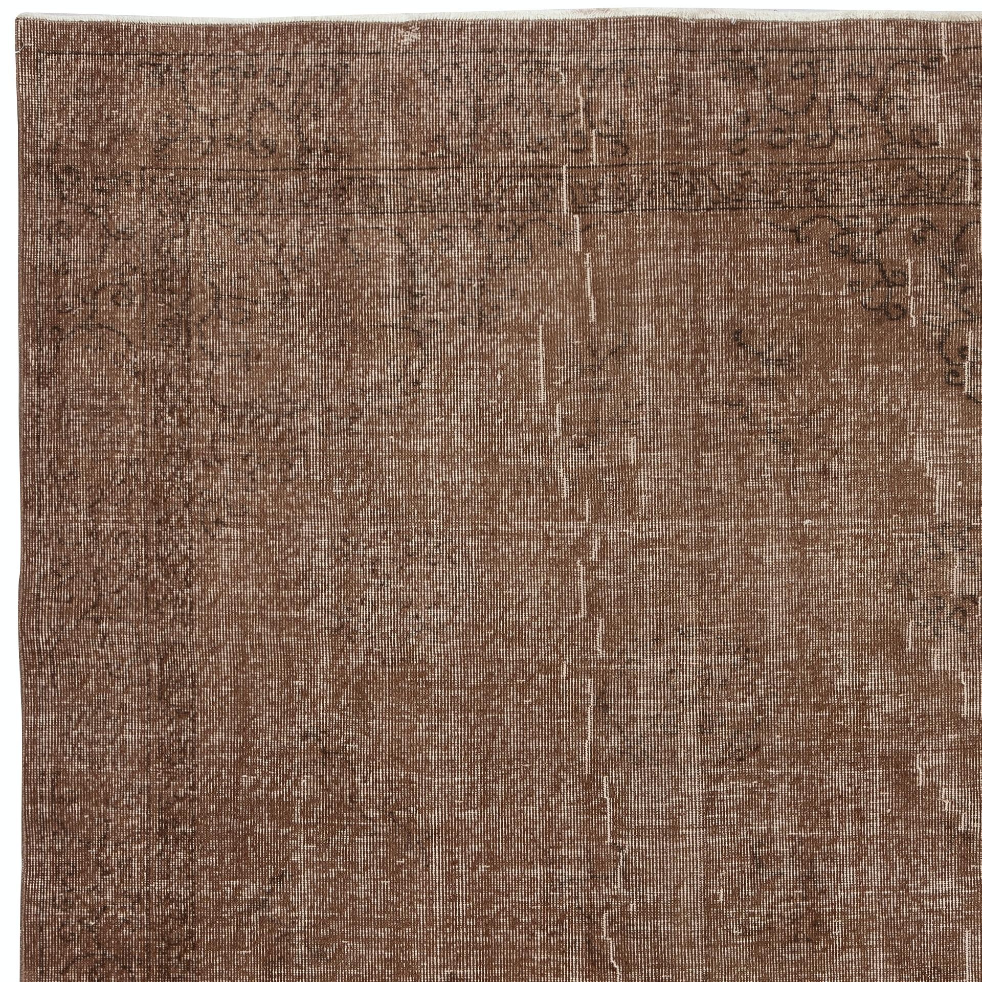 6x9.3 Ft Vintage Handgefertigter Türkischer Teppich Overdyed in Braun für moderne Interieurs im Zustand „Gut“ im Angebot in Spring Valley, NY