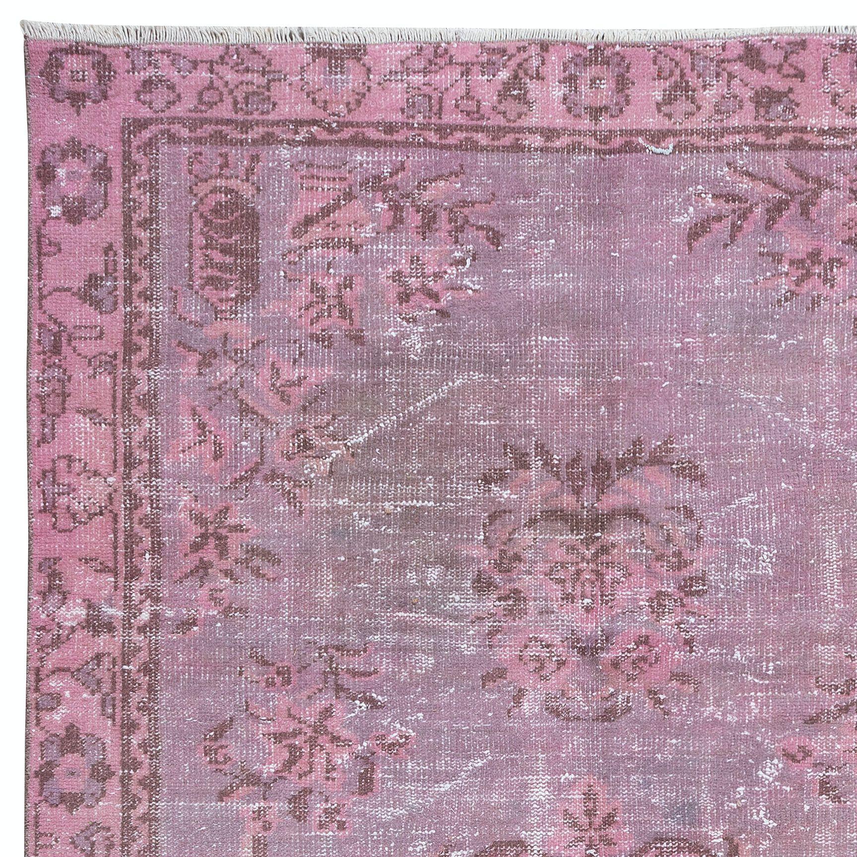 Turkish 6x9.4 Ft Chinese Art Deco Rug in Pink, Handmade Carpet, Ideal 4 Modern Interiors For Sale