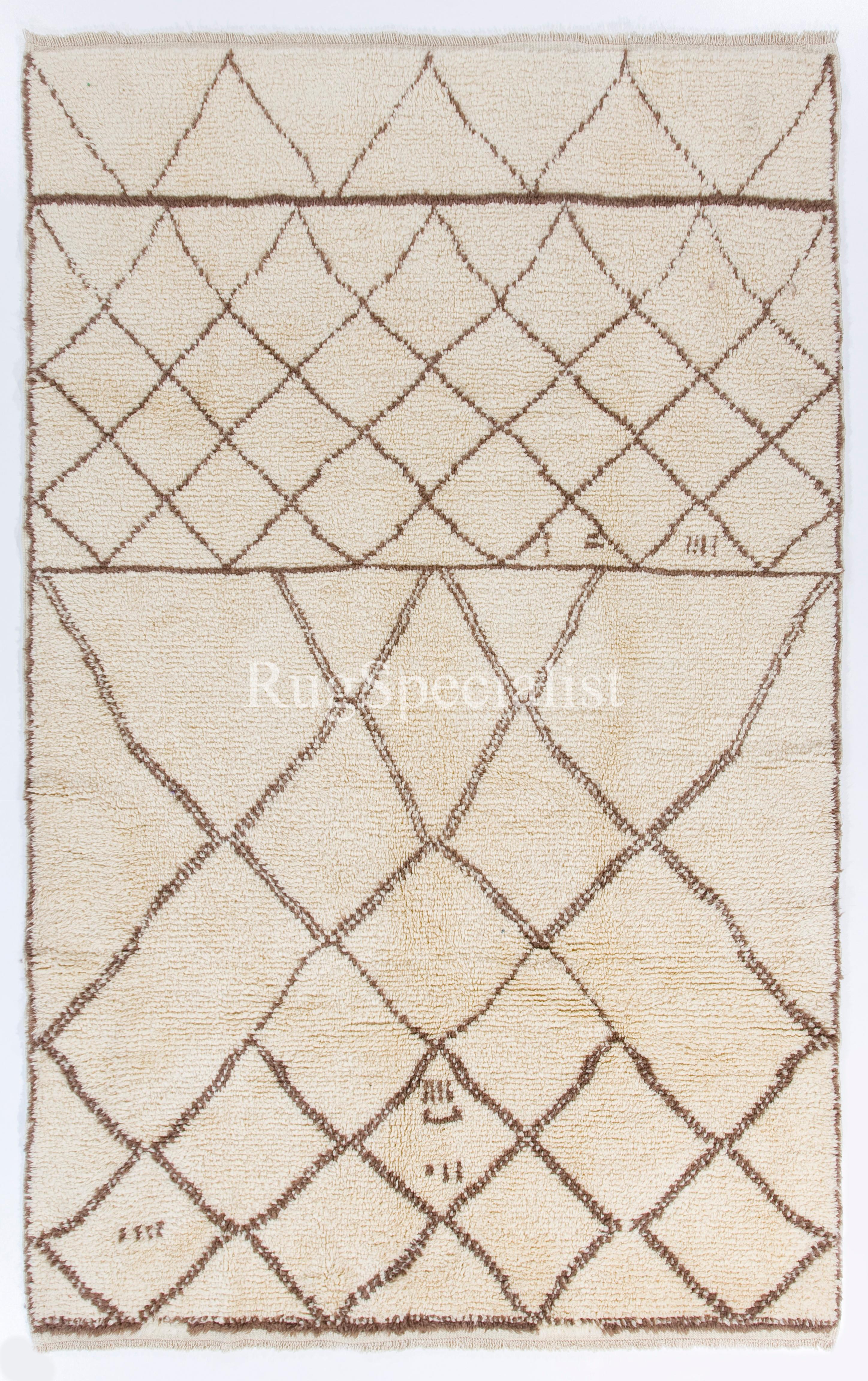 A contemporary hand-knotted Moroccan rug made of natural un-dyed wool. 
Size: 6 x 9.4 ft.
Very soft and comfy, pleasure to walk or lay on. 
Available as it is, in various other sizes or made to measure in any size and color combination requested.