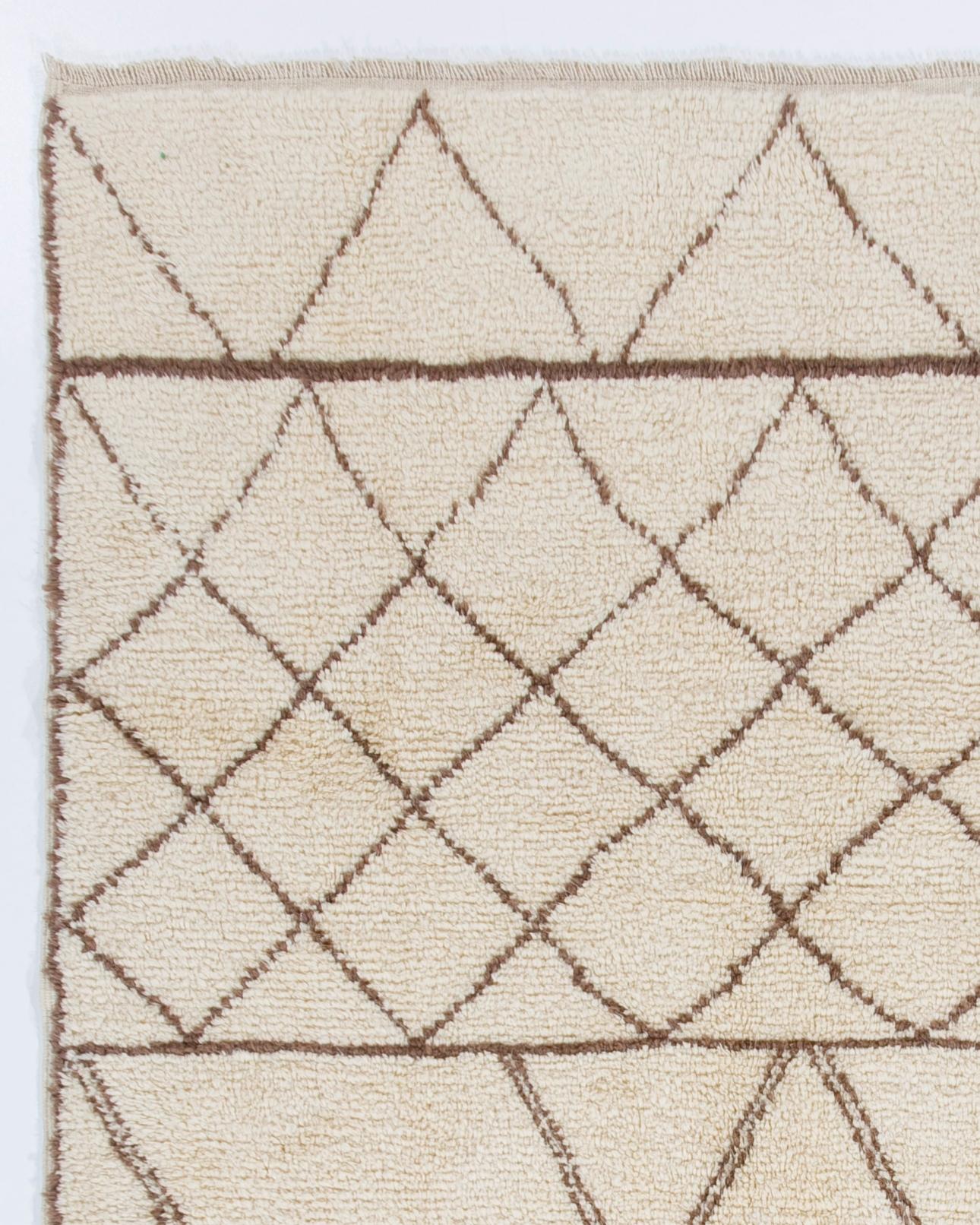 6x9,4 Fuß Marokkanischer Berber Tulu-Teppich aus natürlicher Wolle. Kundenspezifische Optionen verfügbar (Moderne) im Angebot