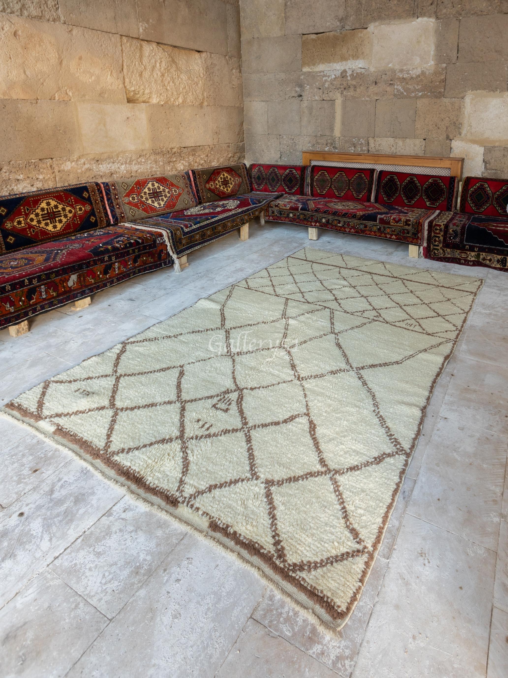 6x9,4 Fuß Marokkanischer Berber Tulu-Teppich aus natürlicher Wolle. Kundenspezifische Optionen verfügbar (21. Jahrhundert und zeitgenössisch) im Angebot