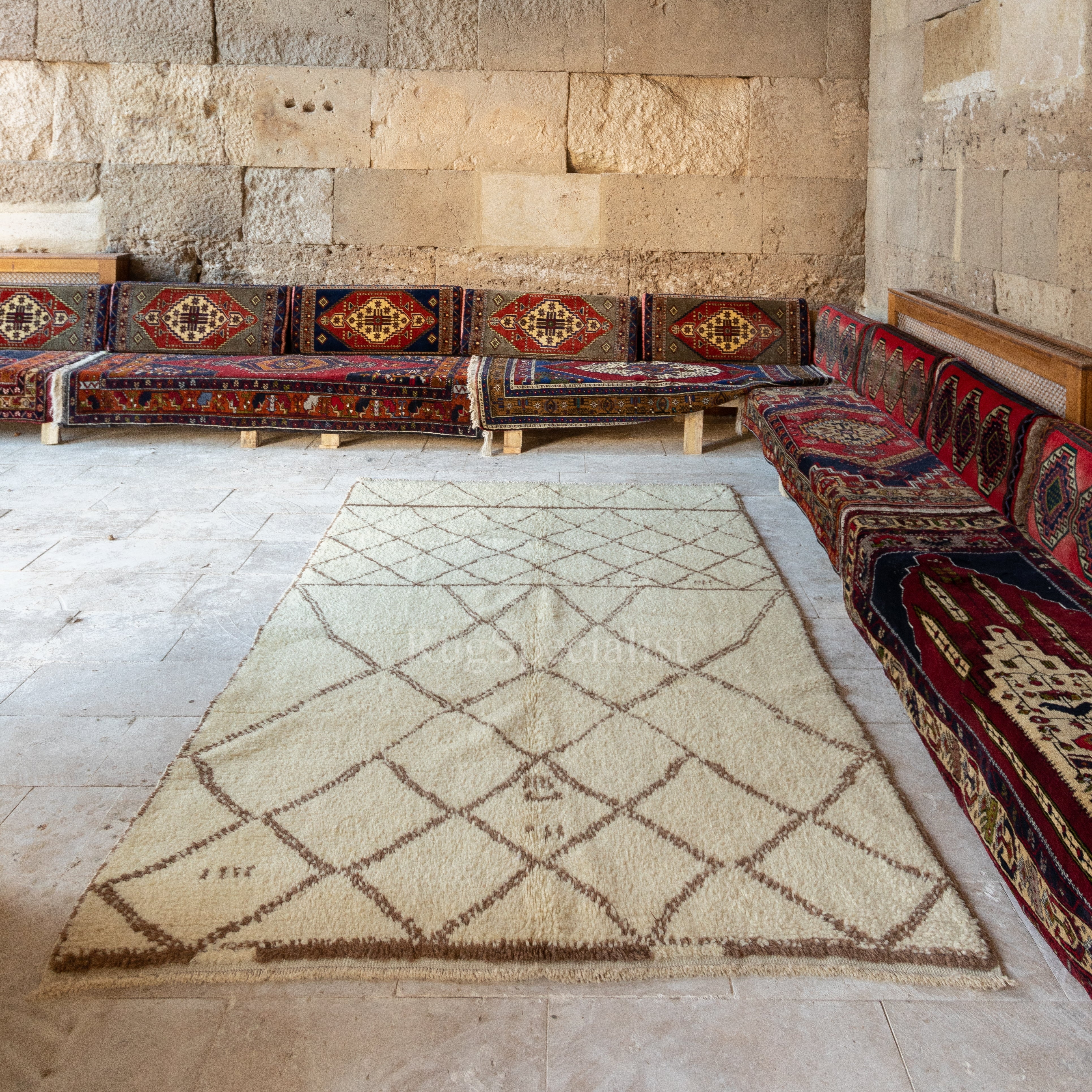 6x9,4 Fuß Marokkanischer Berber Tulu-Teppich aus natürlicher Wolle. Kundenspezifische Optionen verfügbar im Angebot